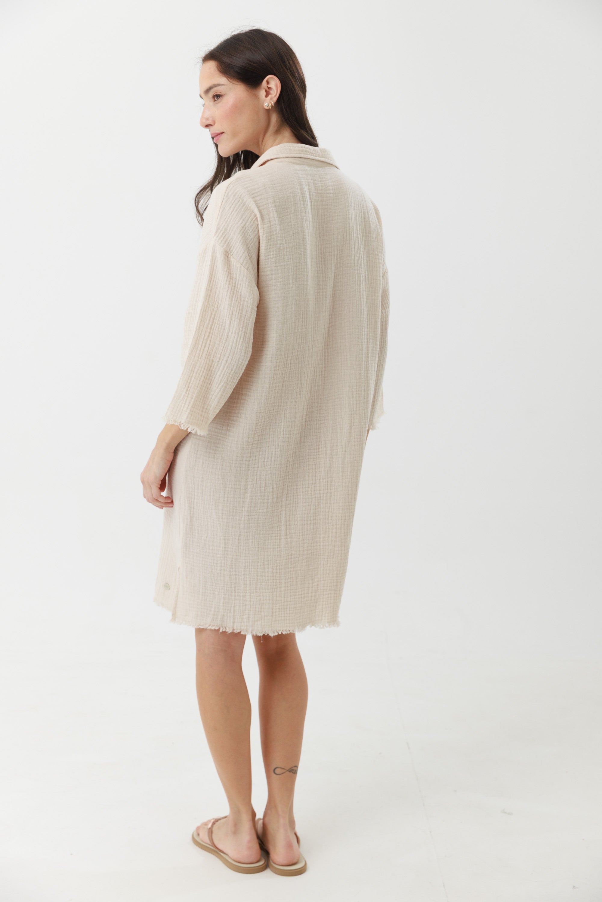 שמלת בית טטרה מכופתרת 100% כותנה צבע בז