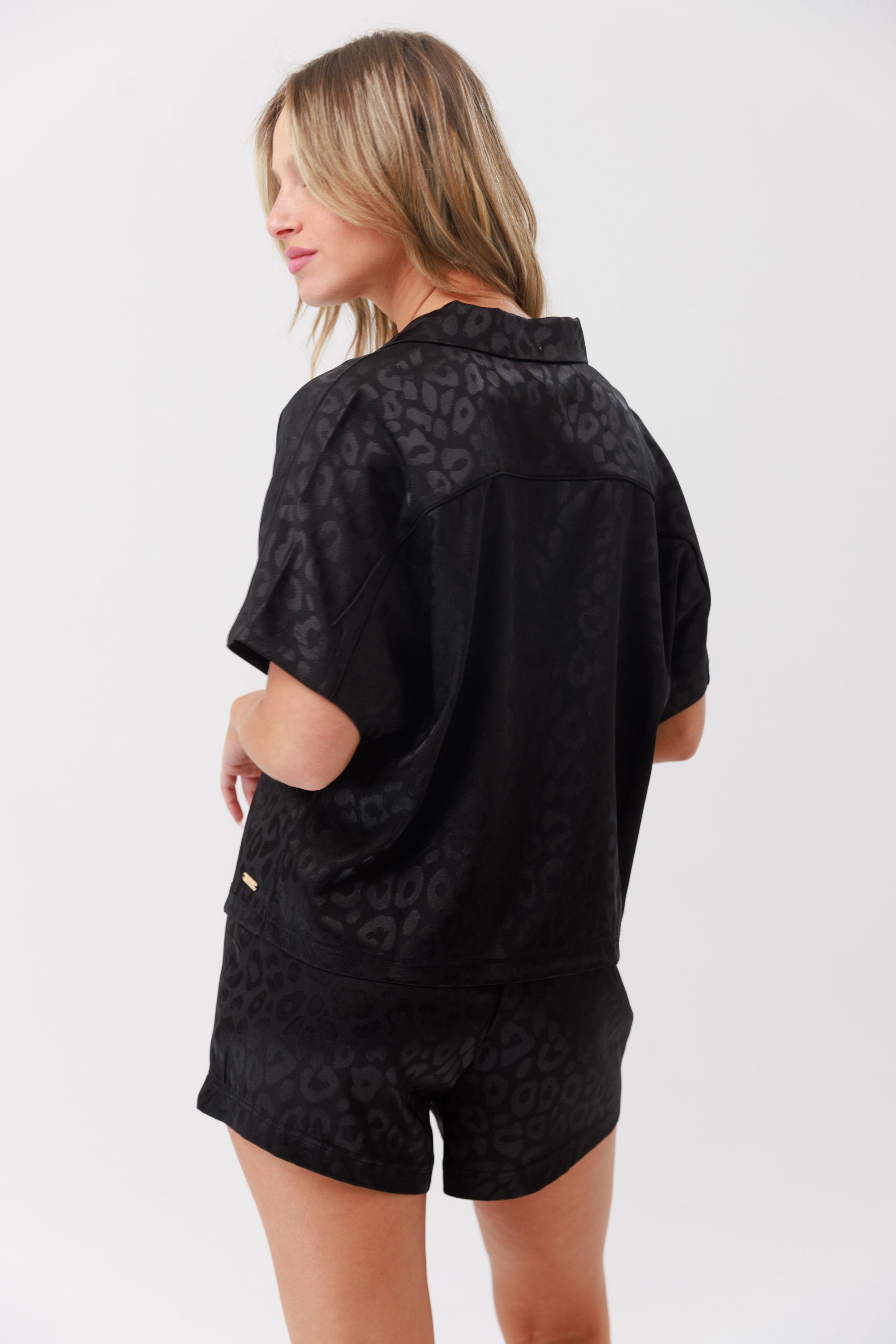 Satin Jacquard – סט פיג'מה מכופתרת יוקרתית
