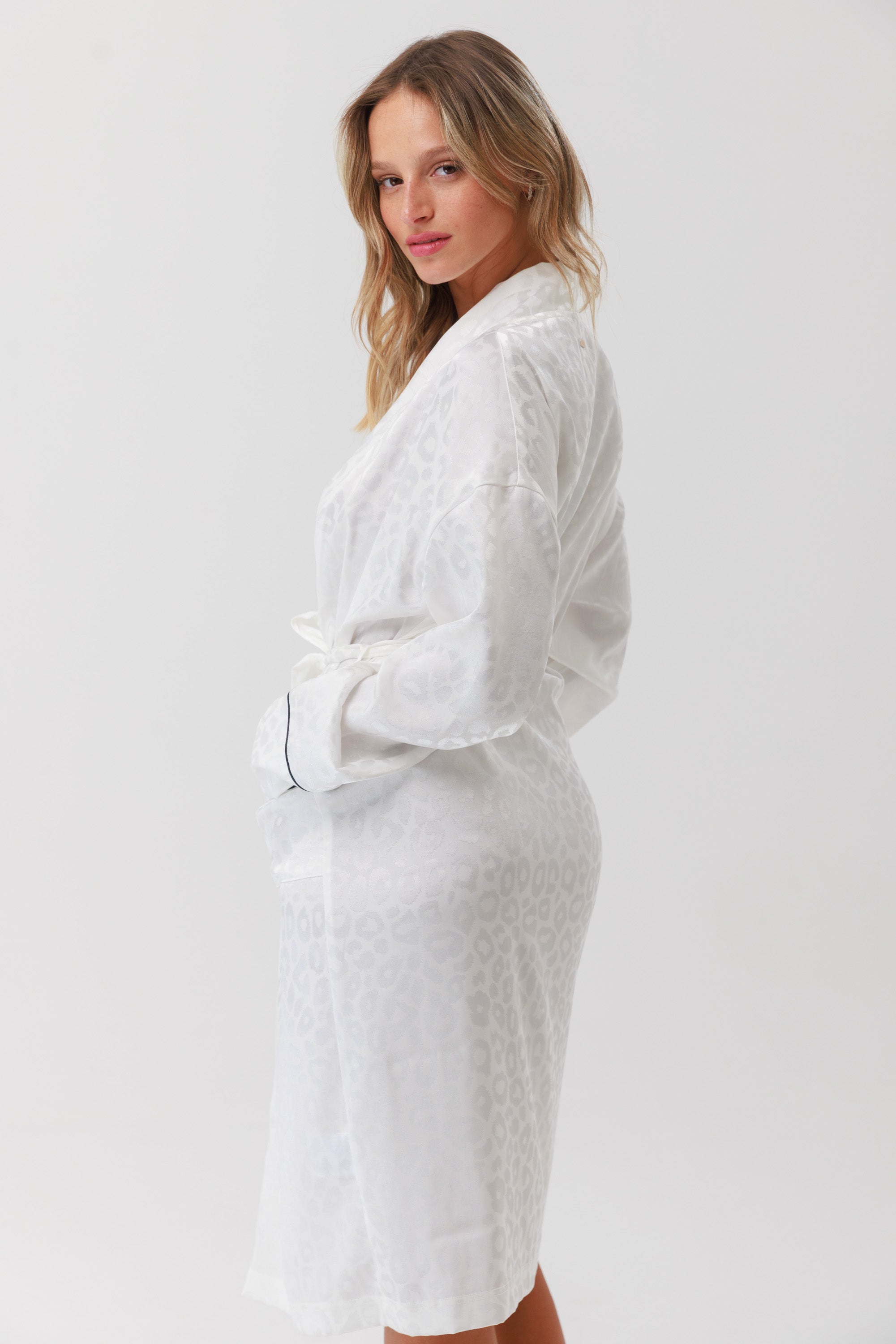 Satin Jacquard – חלוק סאטן יוקרתית