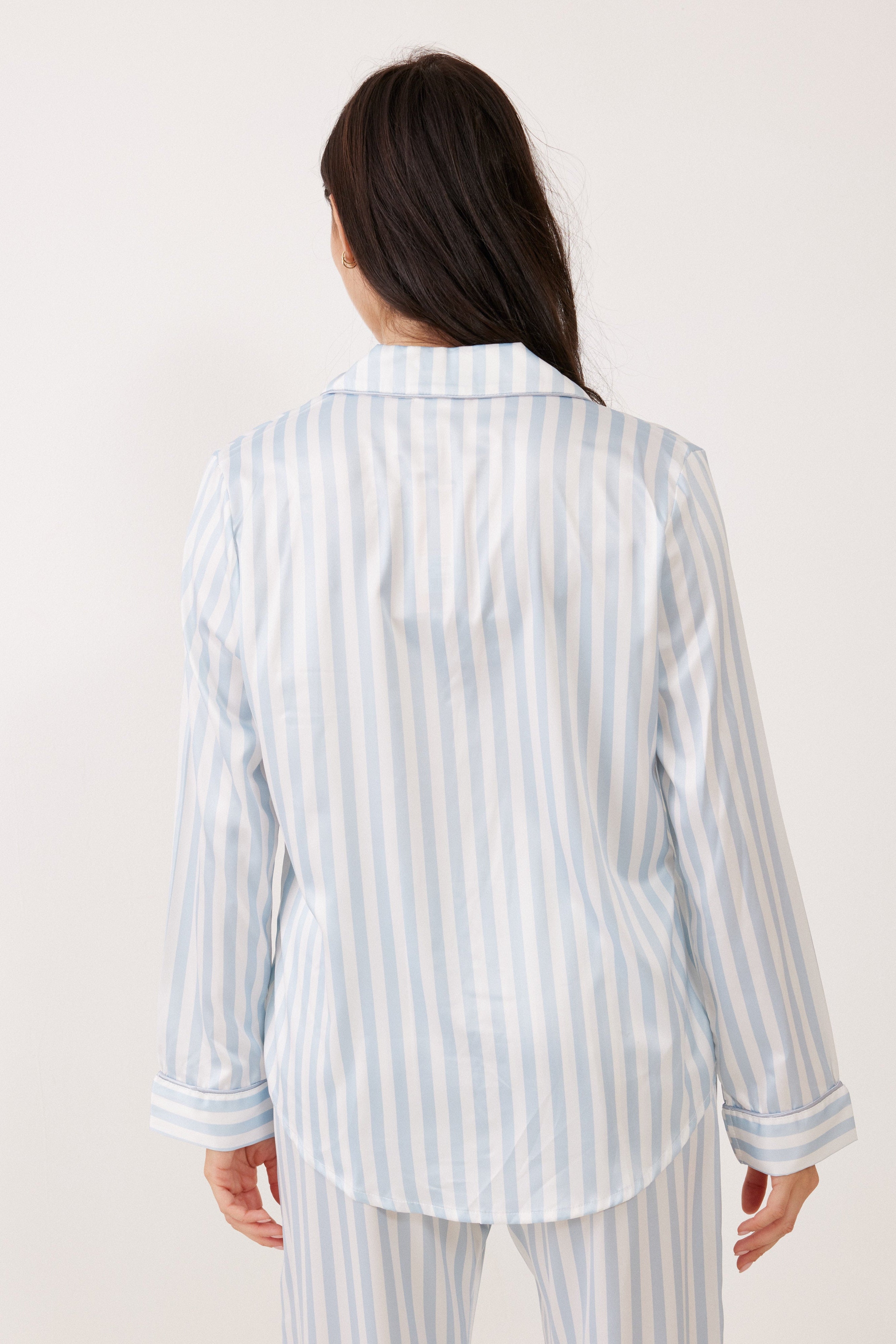 CINDY חליפת סאטן מכפותרת פסים