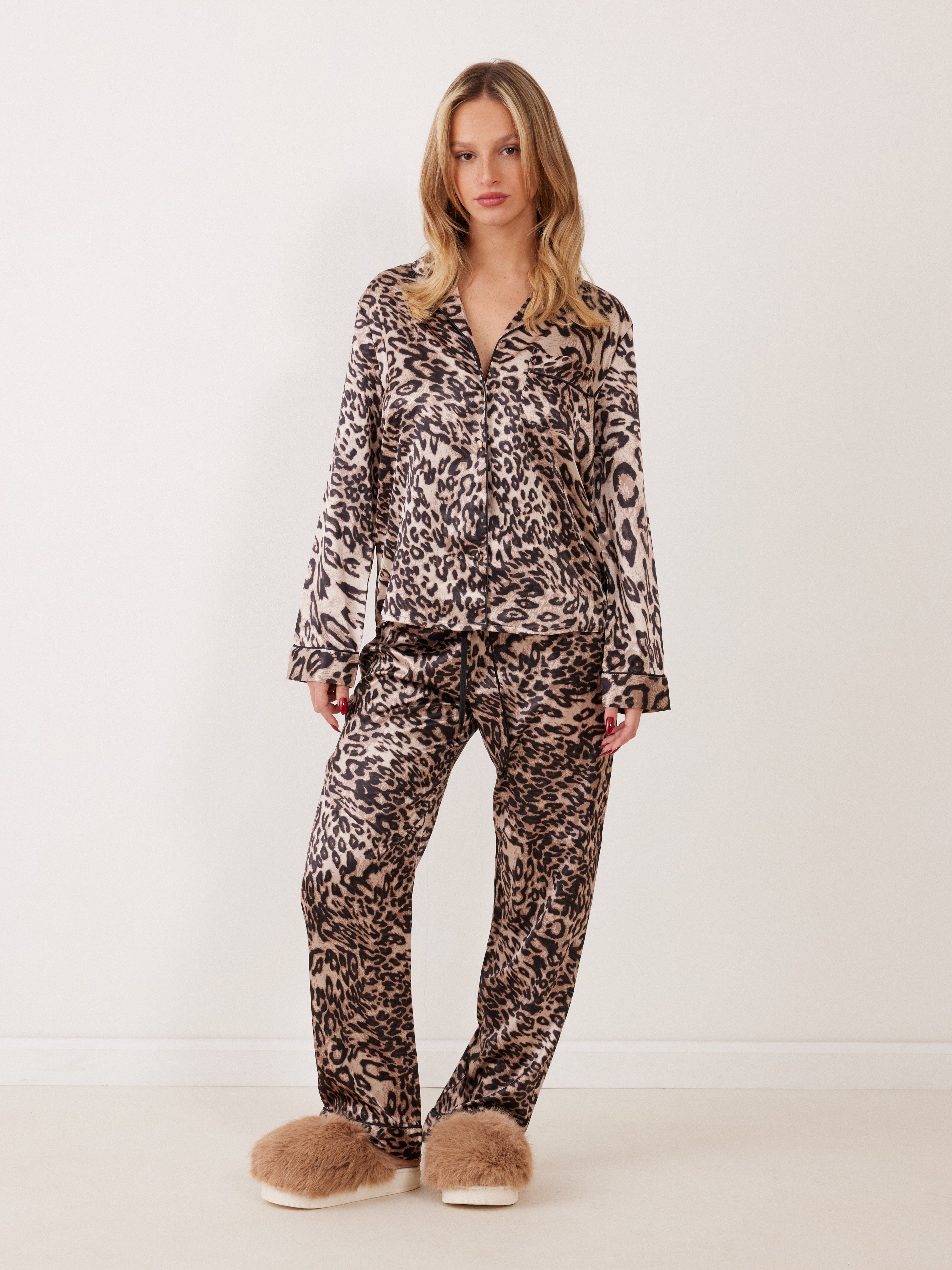 TIGER חליפת סאטן מכפותרת