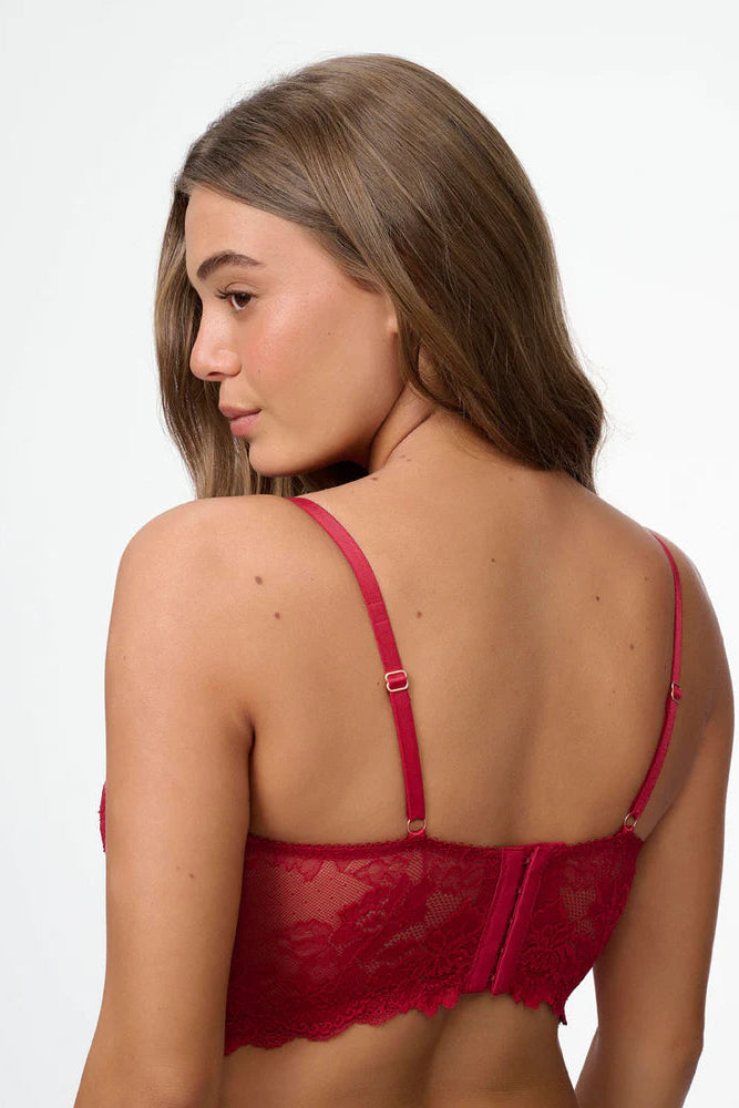 מחוך תחרה עם ברזלים ללא ריפוד במראה חזייה