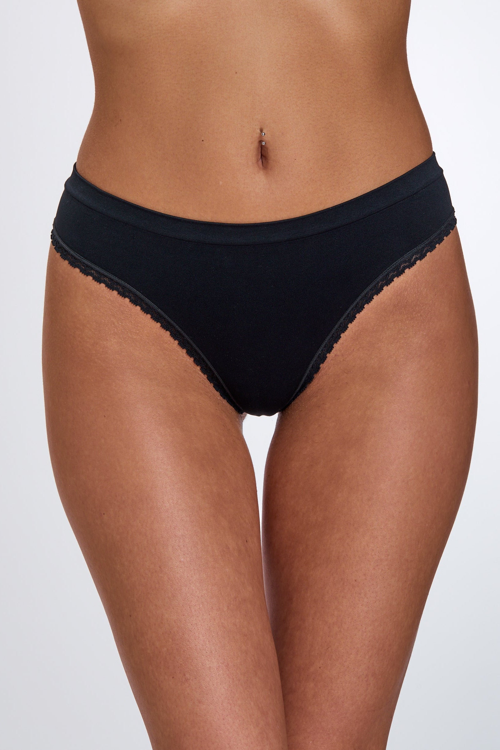 תחתון חוטיני Seamless Panty String שחור