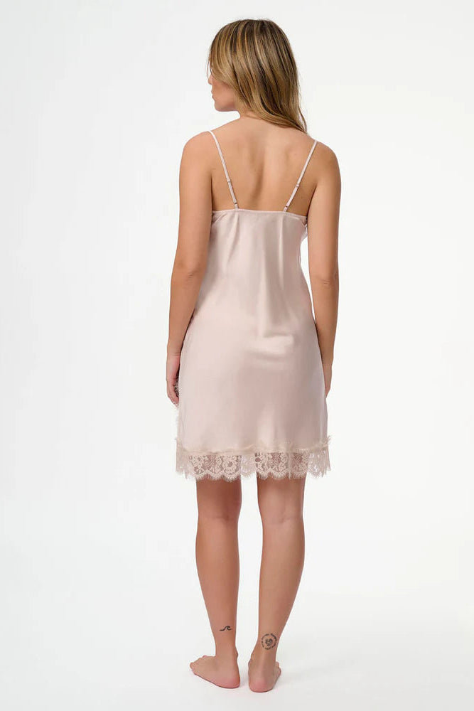 כותונת סאטן מידי בשילוב תחרת ריסים - בז