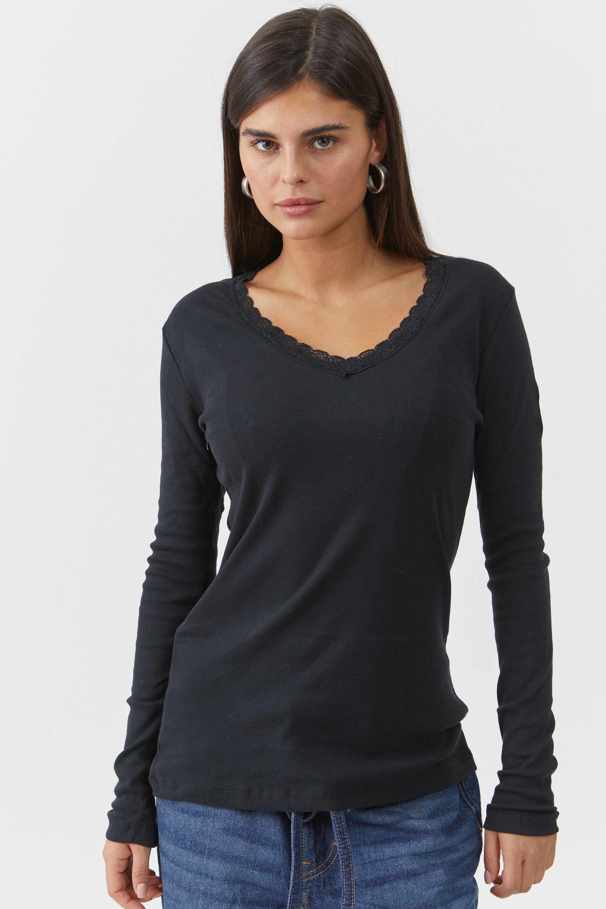 חולצת בייסיק שחורה שרוול ארוך