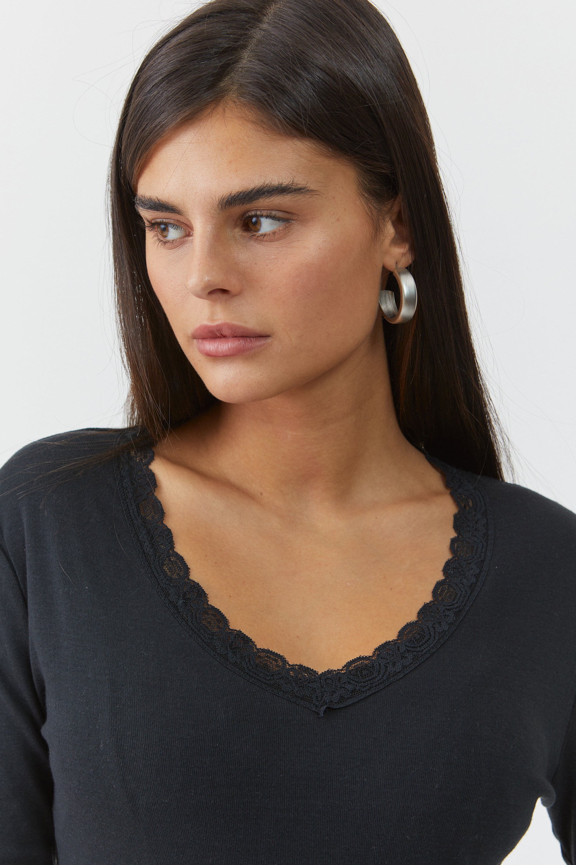 חולצת בייסיק שחורה שרוול ארוך