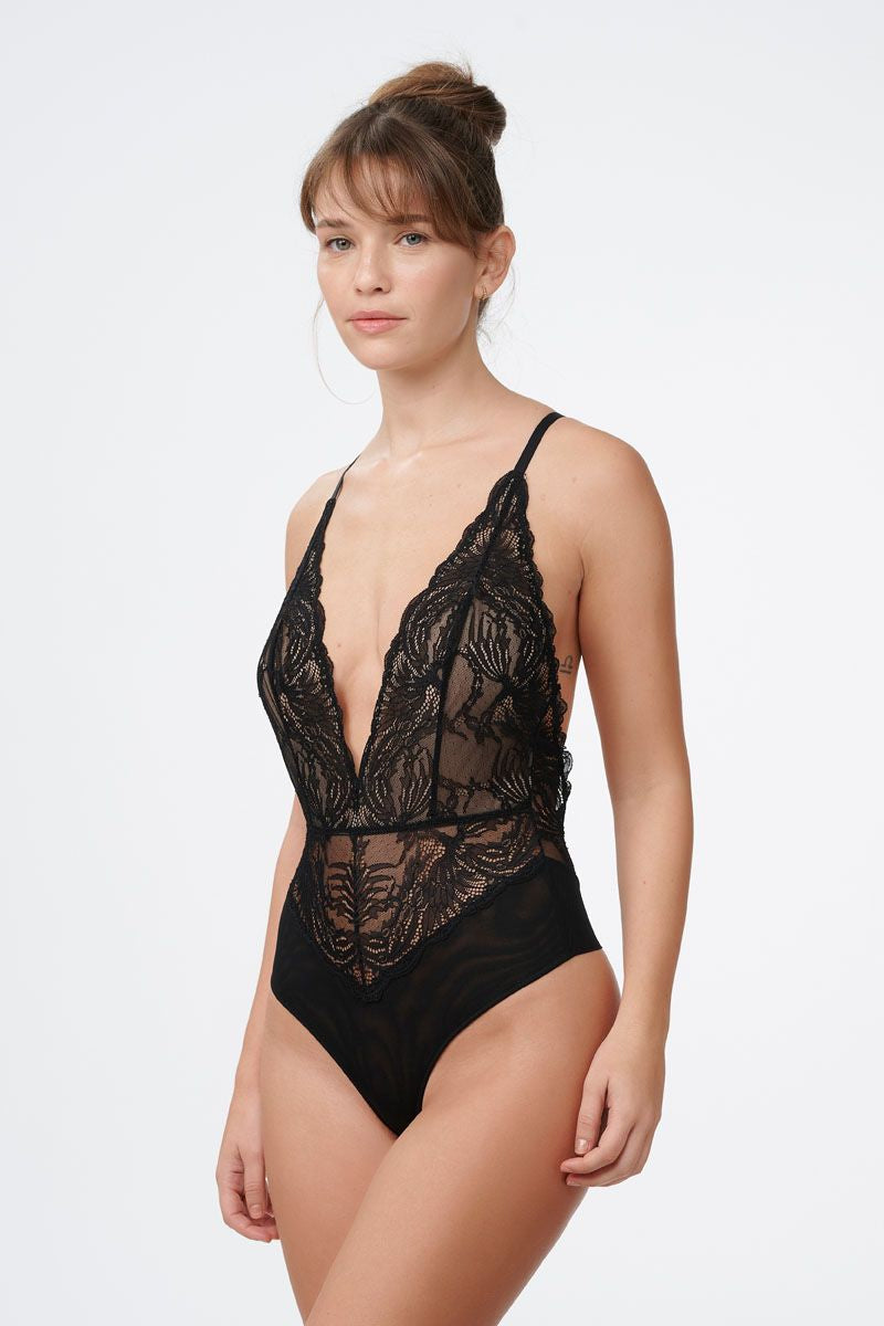 בגד גוף חוטיני תחרת עלים