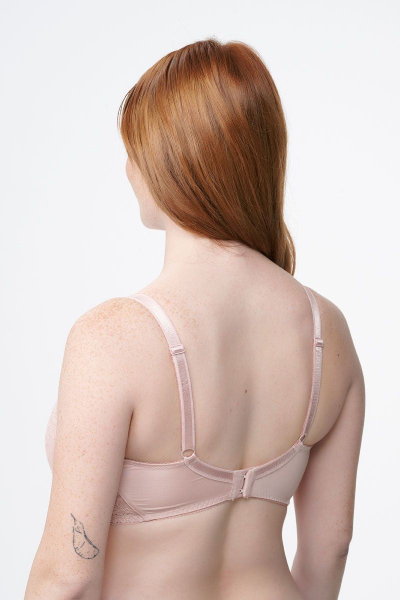 חזייה מרופדת עם ברזלים בשילוב תחרה