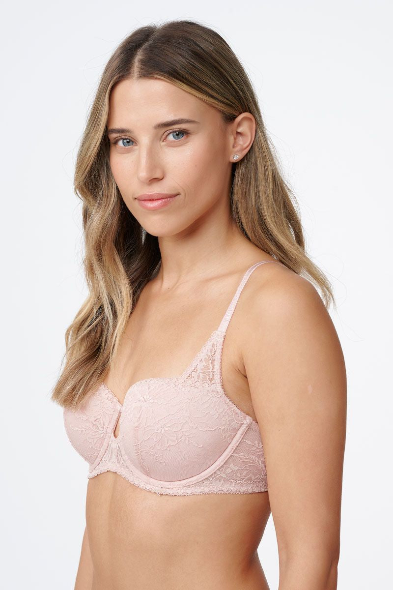 חזייה מרופדת עם ברזלים בשילוב תחרה