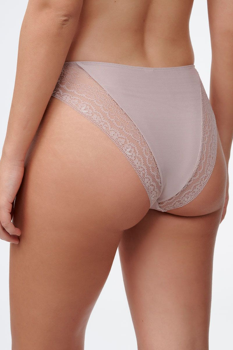 תחתון ברזילאי בשילוב בדי מיקרו רשת ותחרה