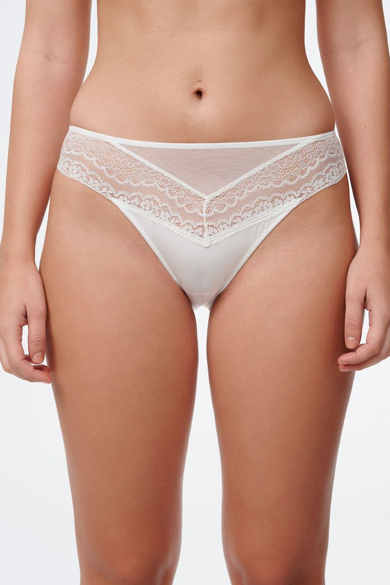 תחתון ברזילאי בשילוב בדי מיקרו רשת ותחרה