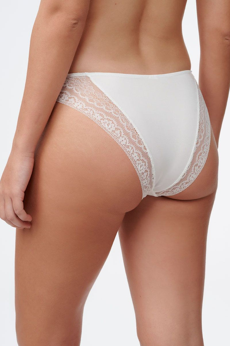 תחתון ברזילאי בשילוב בדי מיקרו רשת ותחרה