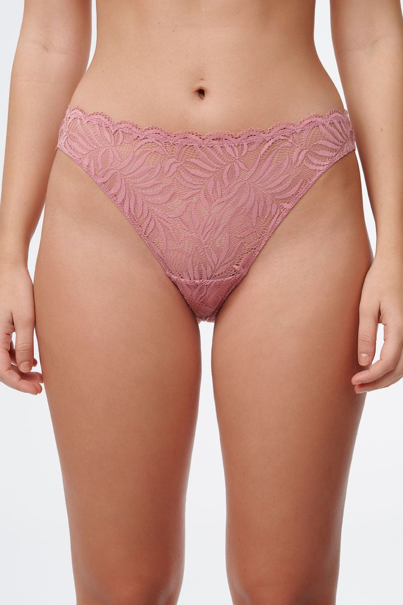 תחתון תחרה ברזילאי גבוה