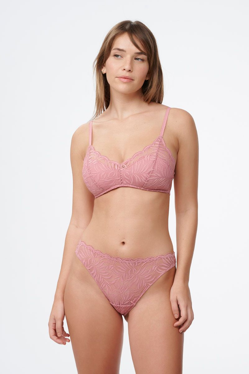 תחתון תחרה ברזילאי גבוה