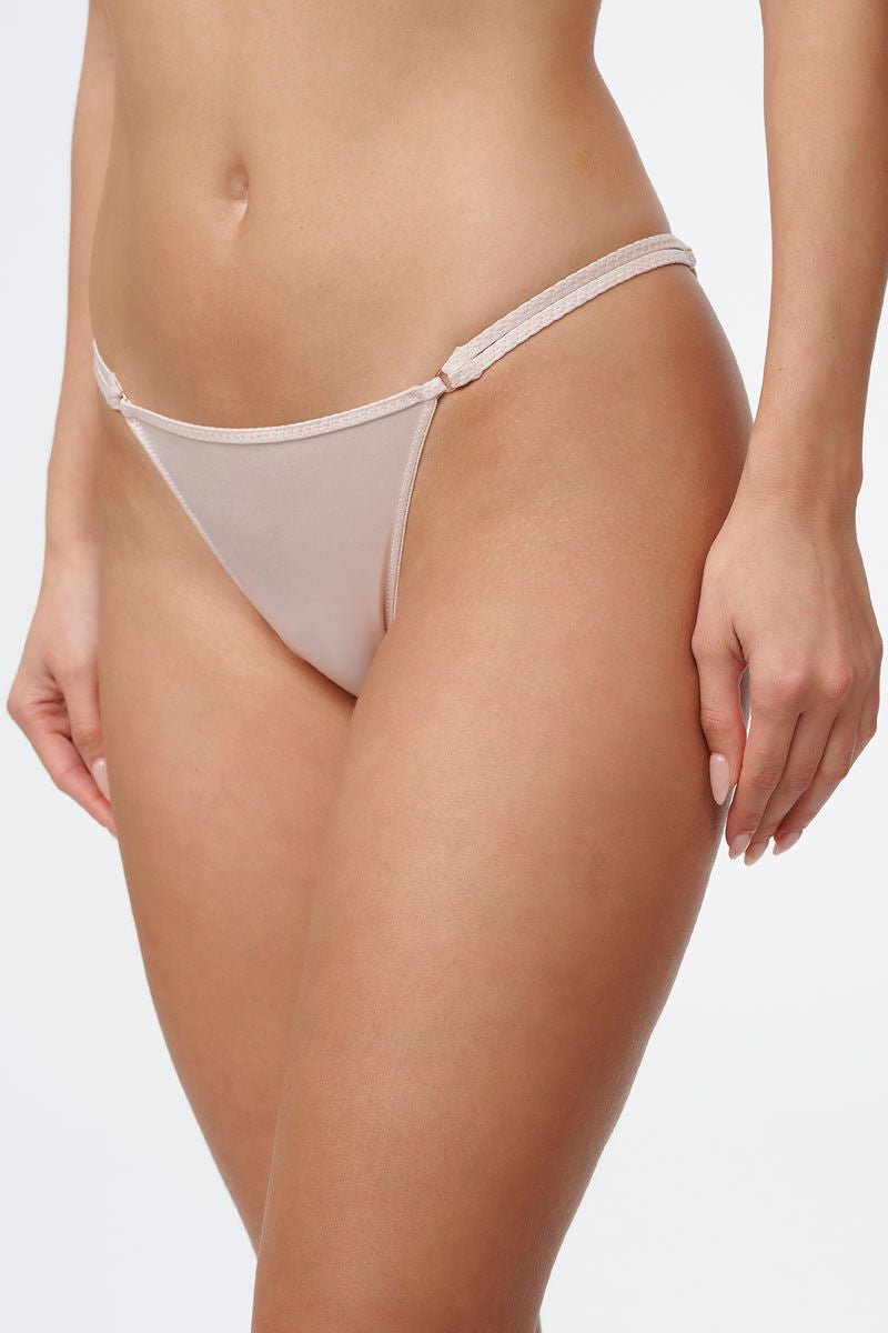 תחתון ברזילאי מבד מיקרו מבריק ורצועות בצדדים