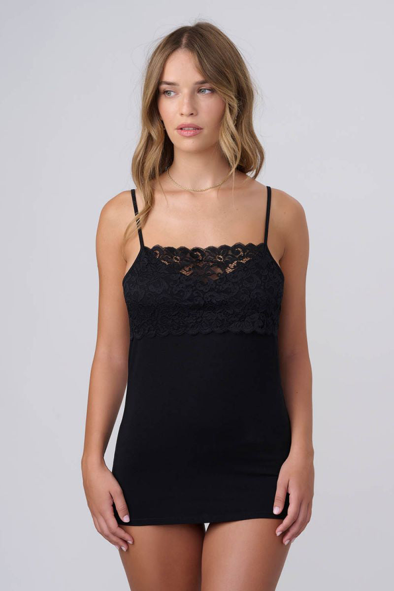 גופיית ספגטי בשילוב תחרה לרוחב החזה