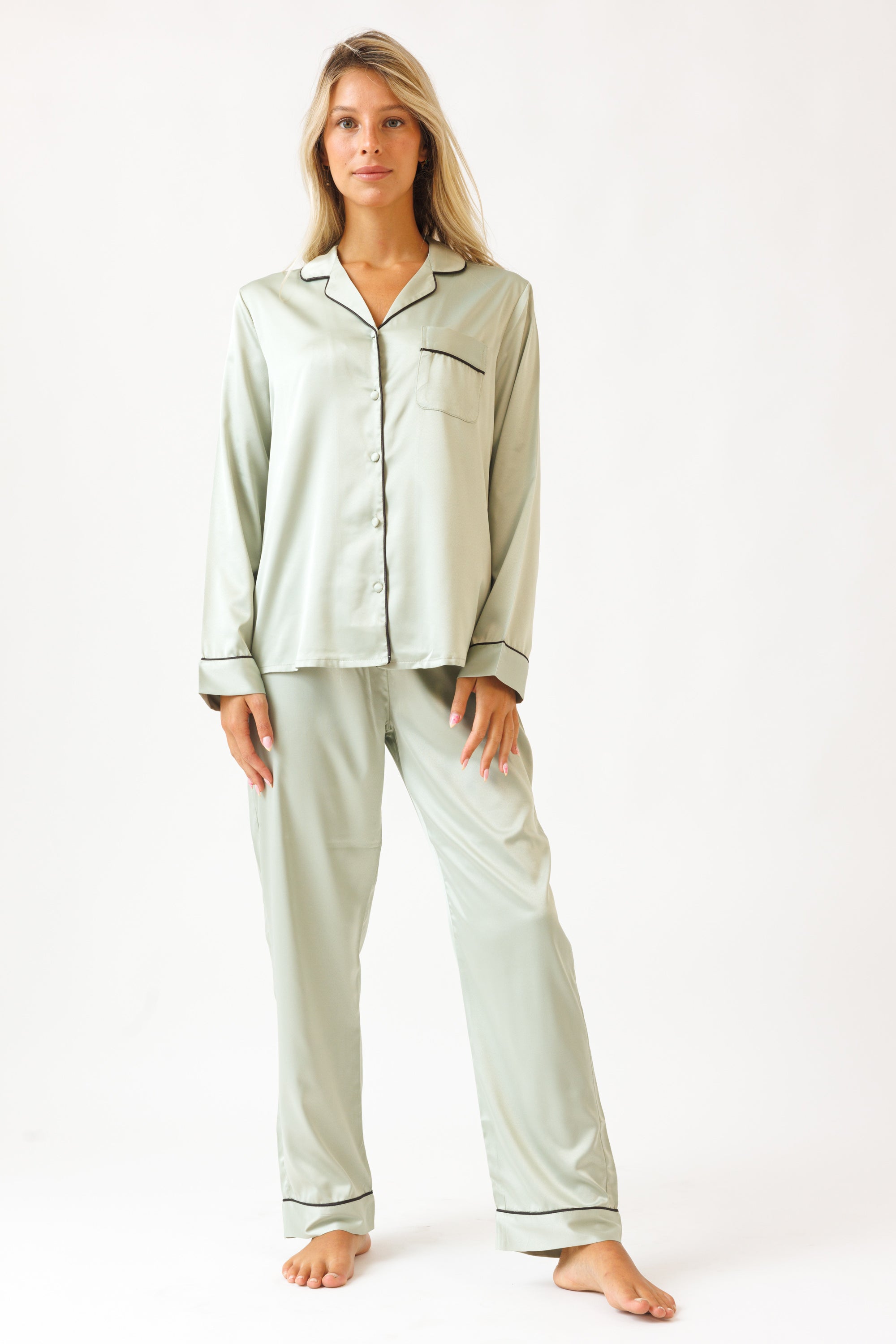 חליפת סאטן מכפותרת