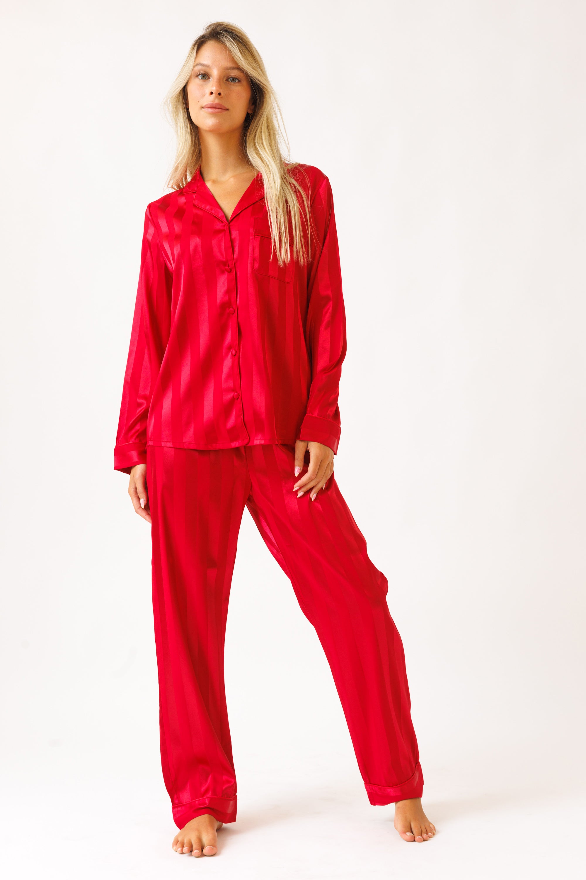 חליפת סאטן מכפותרת פסים