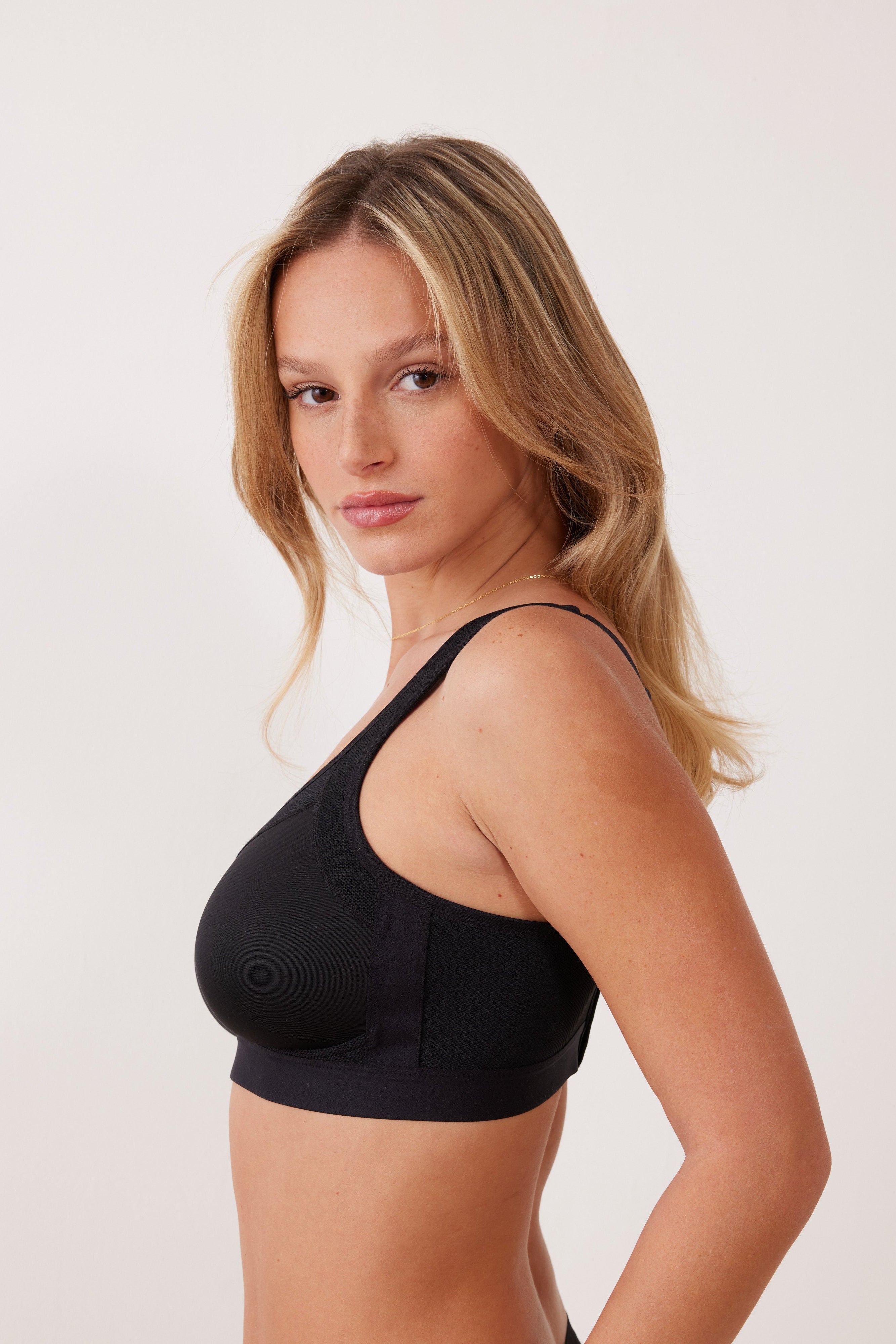 חזיית ספורט ללא ברזל