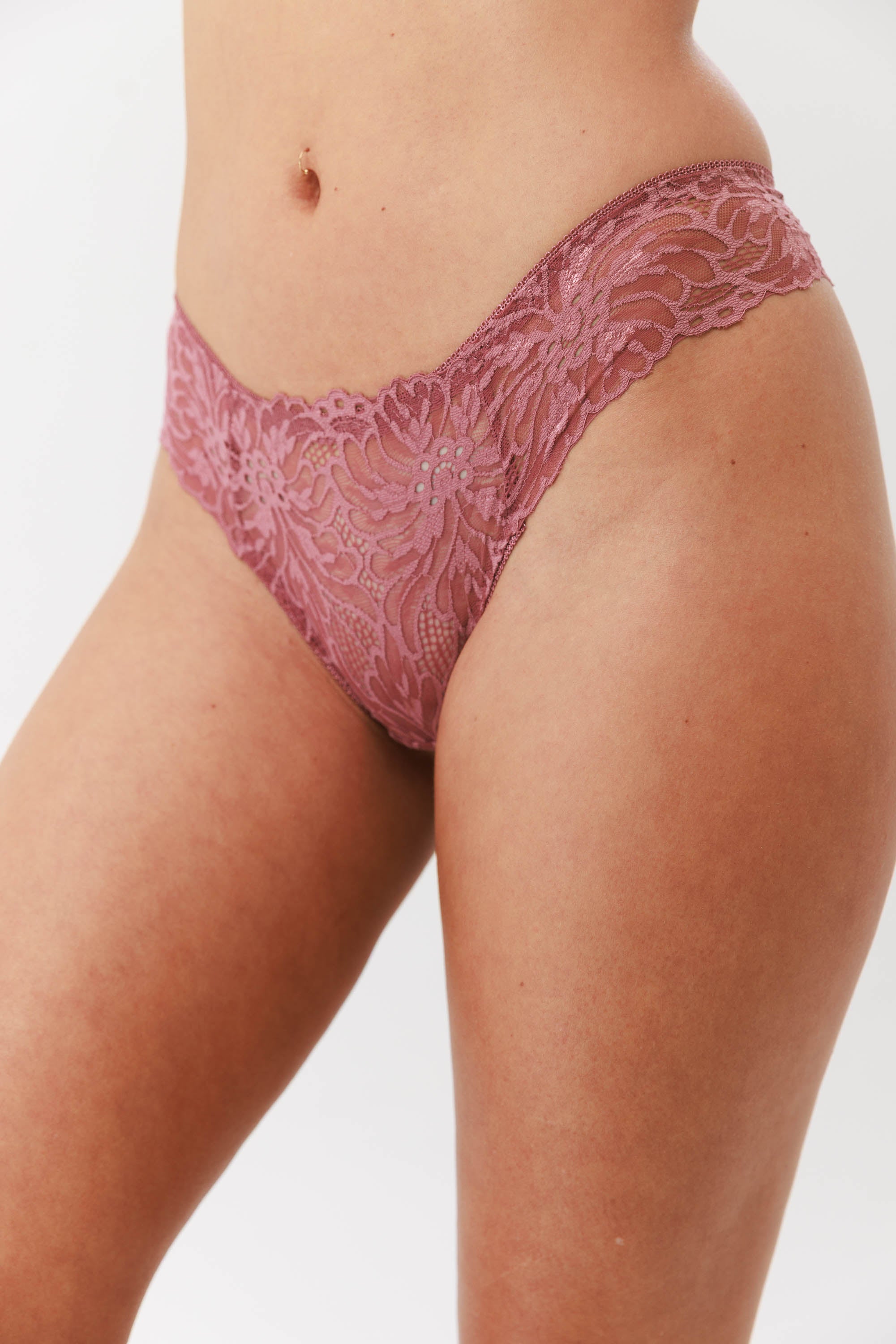 LACE STRING תחתון חוטיני