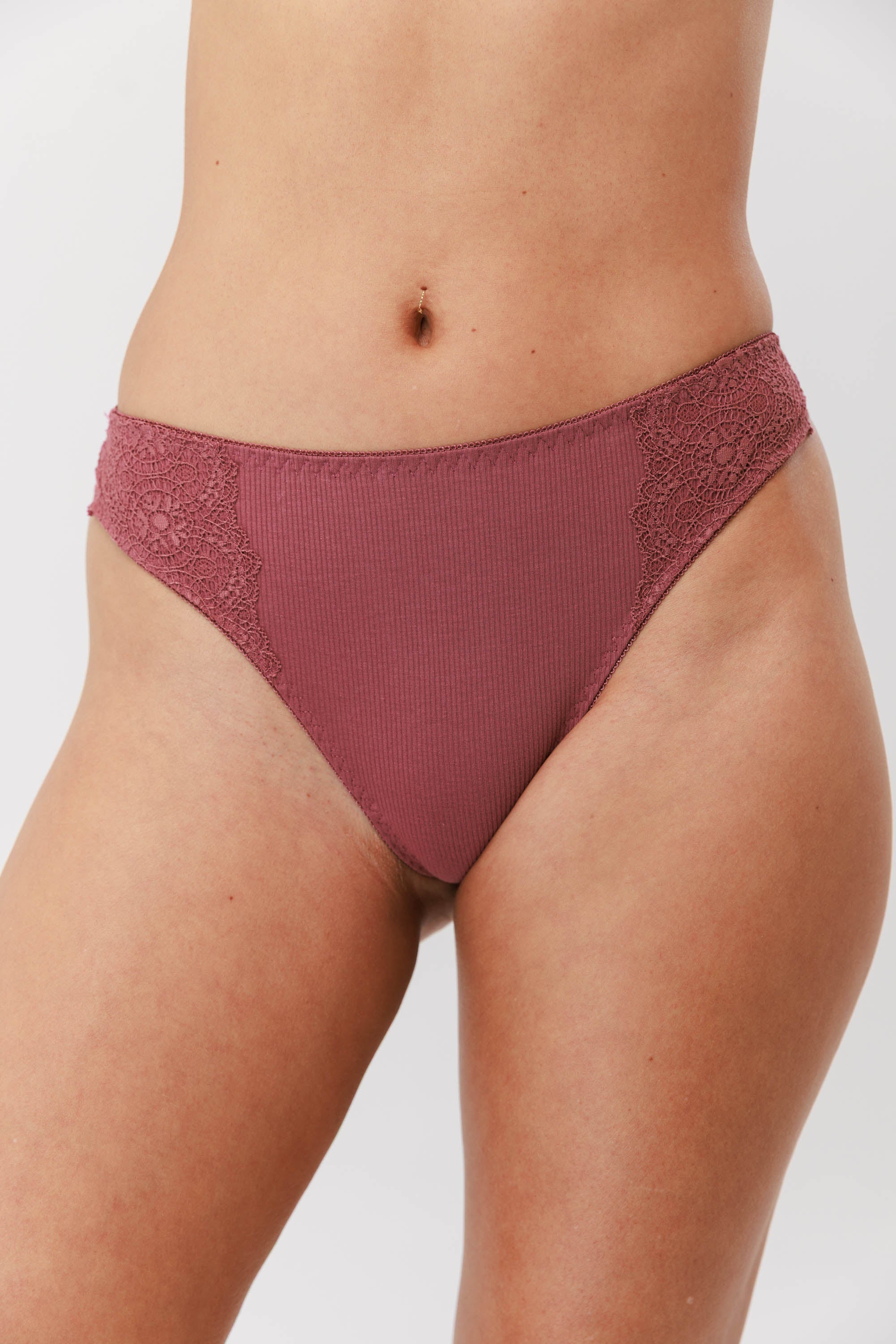 Lace String  תחתון חוטיני בד ריב