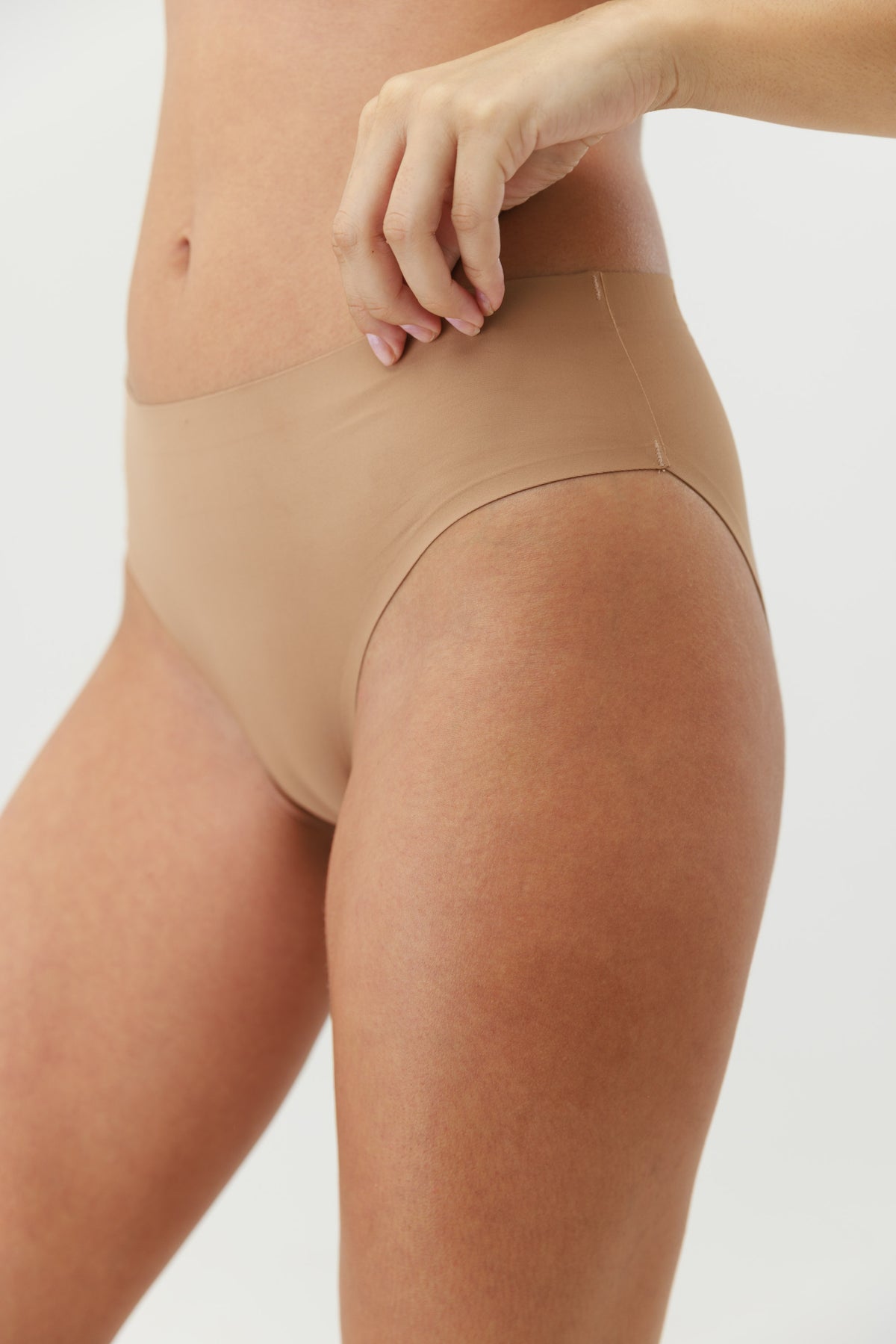 Hi Leg Invisible - תחתון בז' כהה
