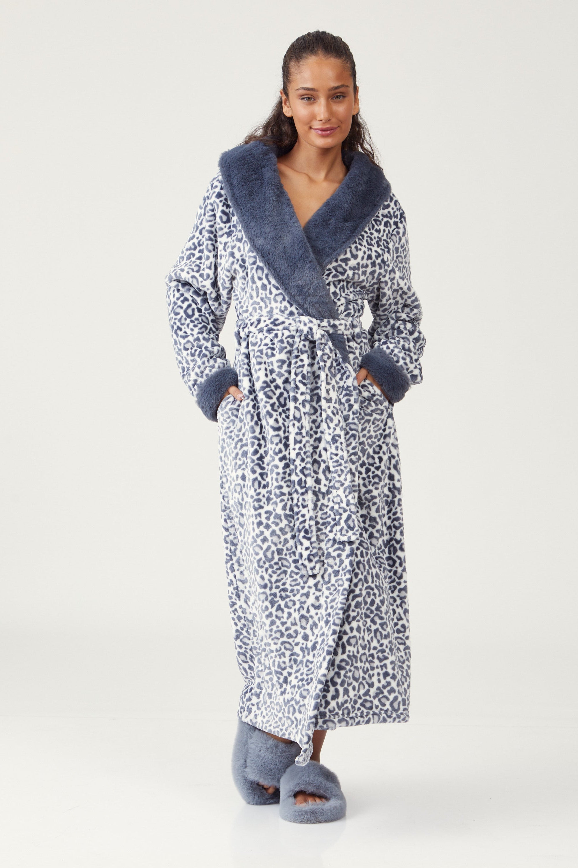 Fluffy Tiger Robe חלוק פלאפי