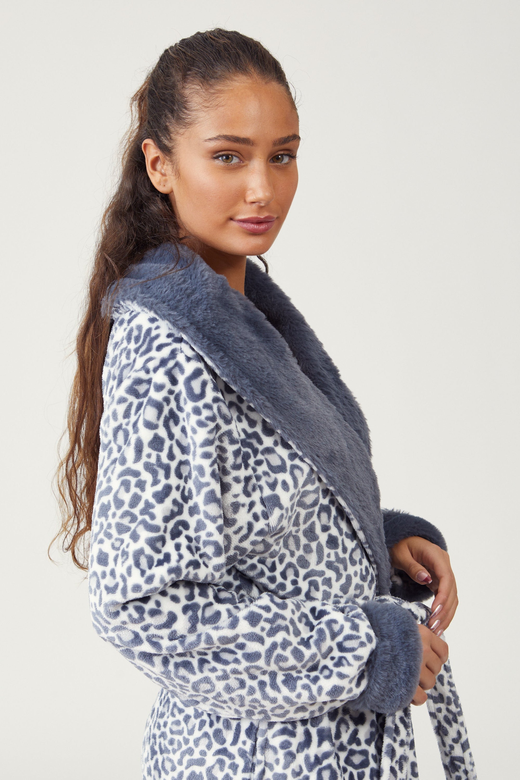 Fluffy Tiger Robe חלוק פלאפי