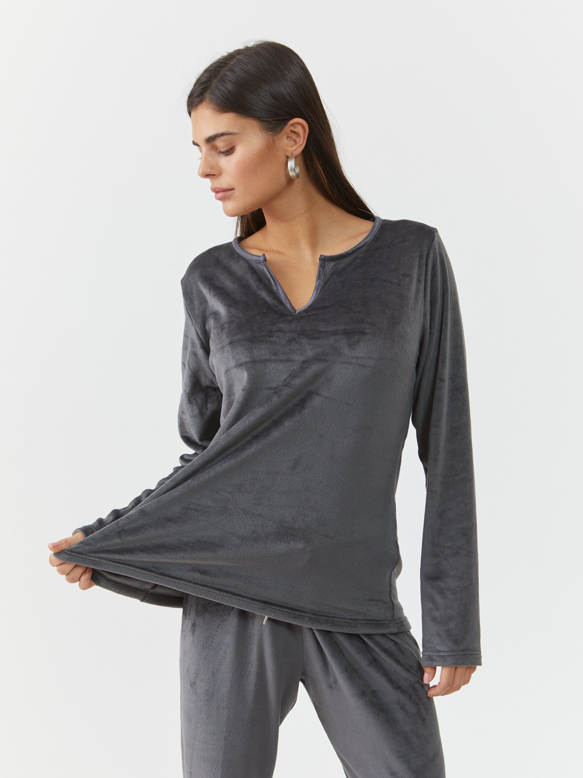 V Neck Velvet  סט פיג'מה *