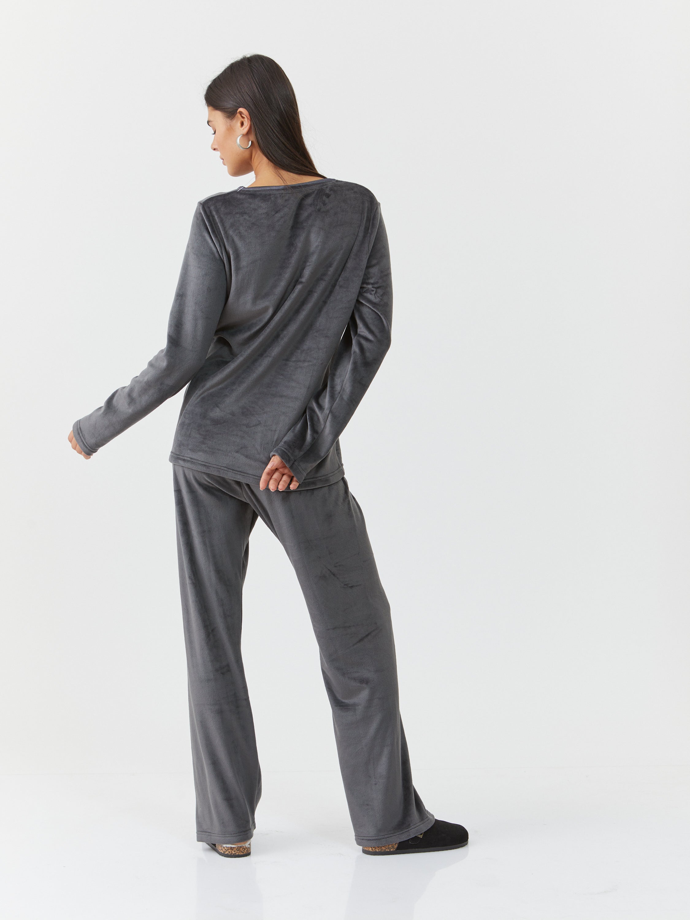 V Neck Velvet  סט פיג'מה *