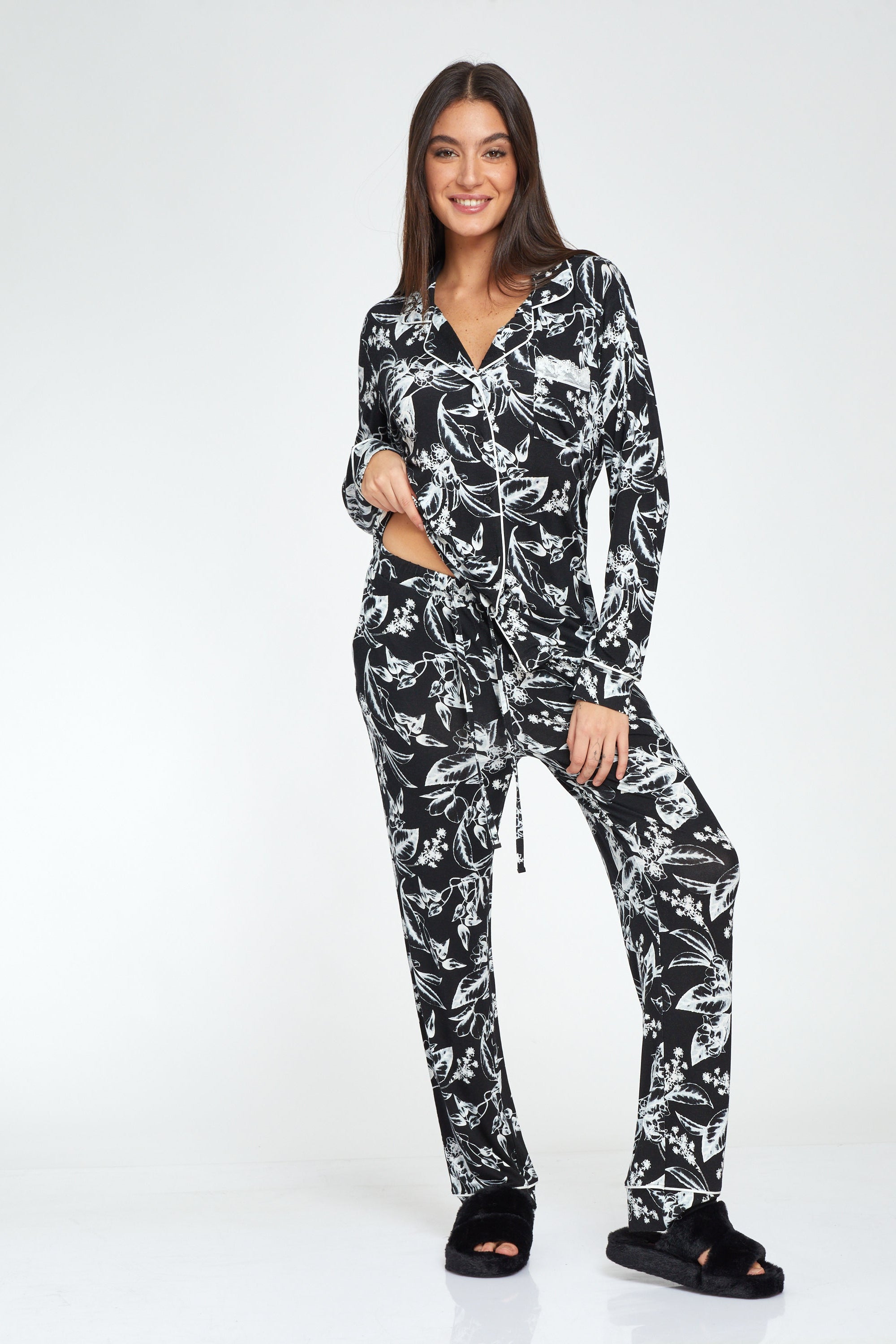 פיג'מה מכופתרת פרחונית