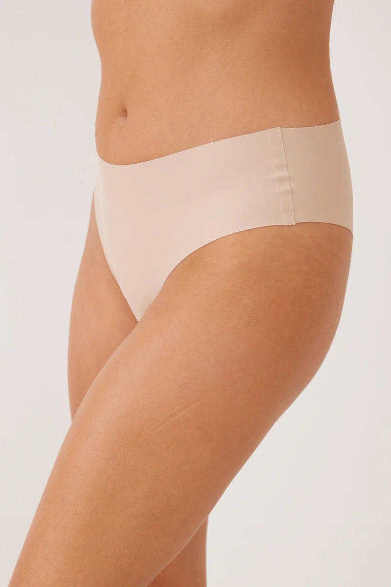 תחתון ברזילאי ללא תפר CLEAN CUT