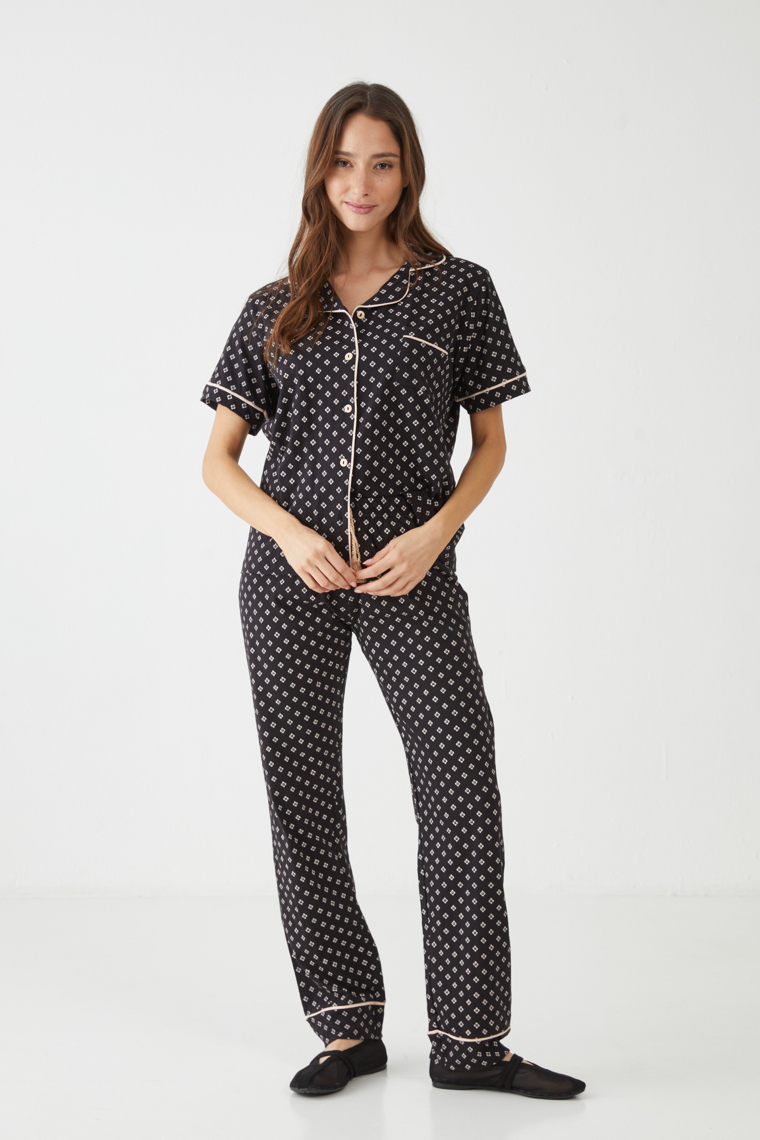 סט פיגמה מכופתרת שחור