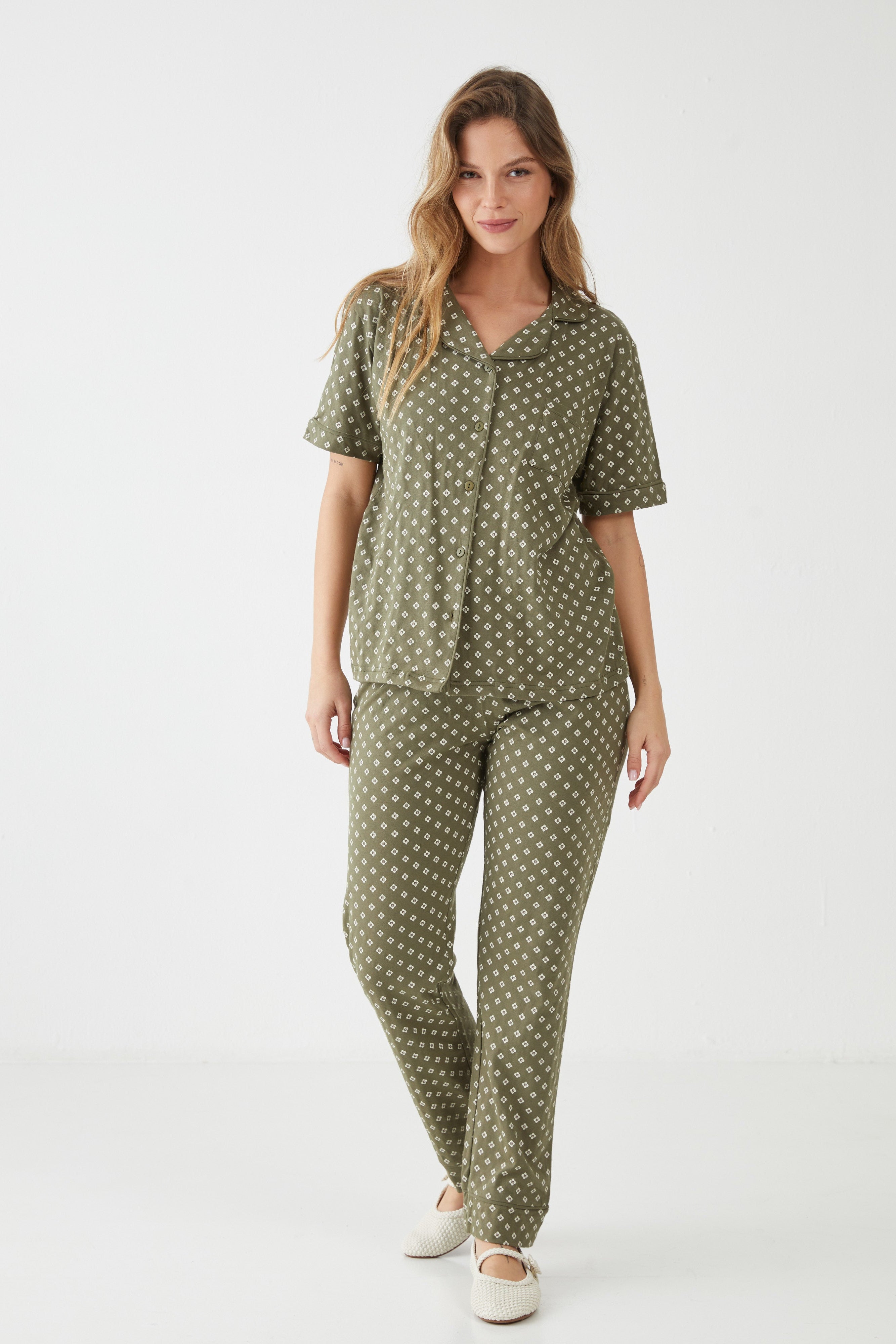 סט פיגמה מכופתרת ירוק זית