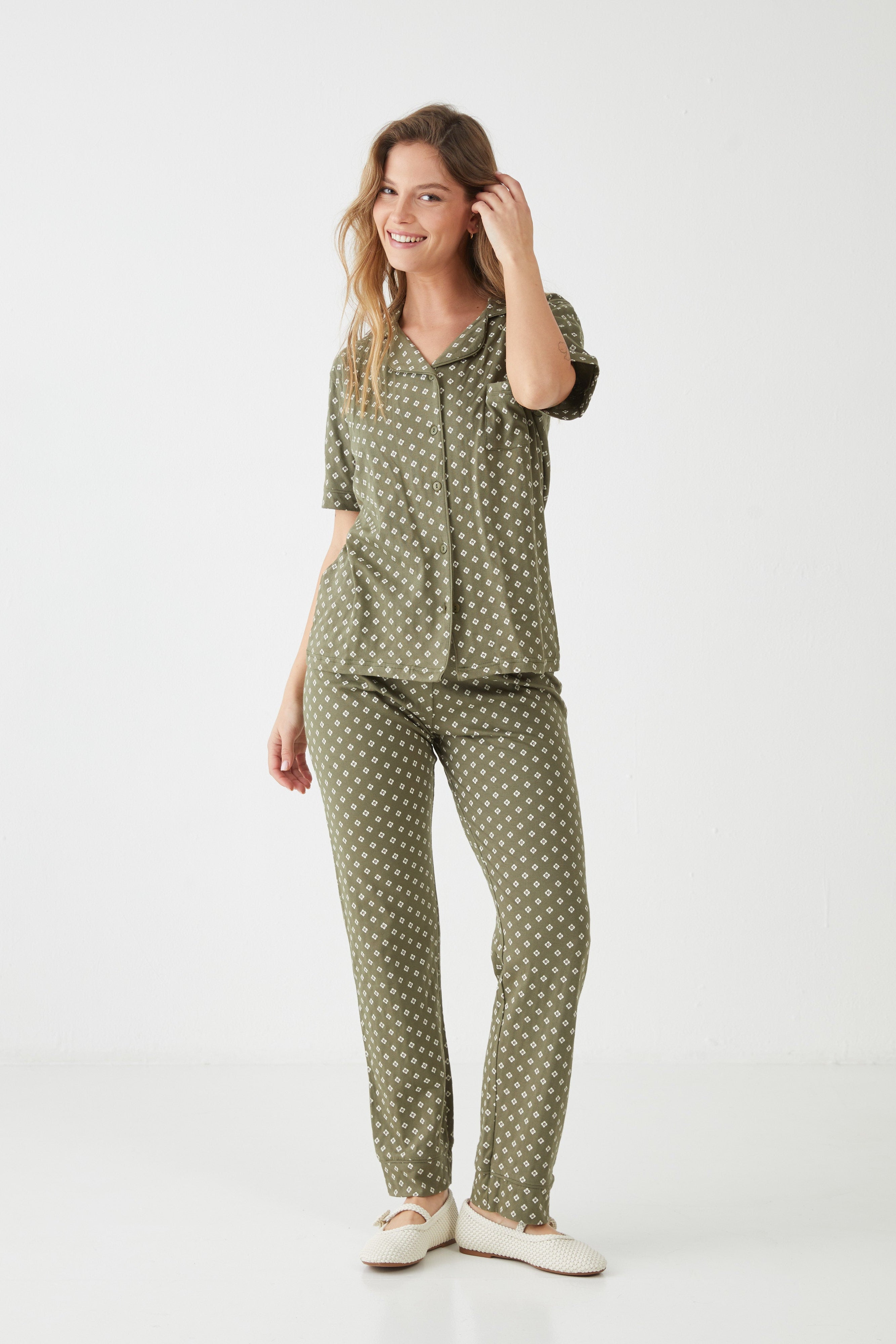 סט פיגמה מכופתרת ירוק זית