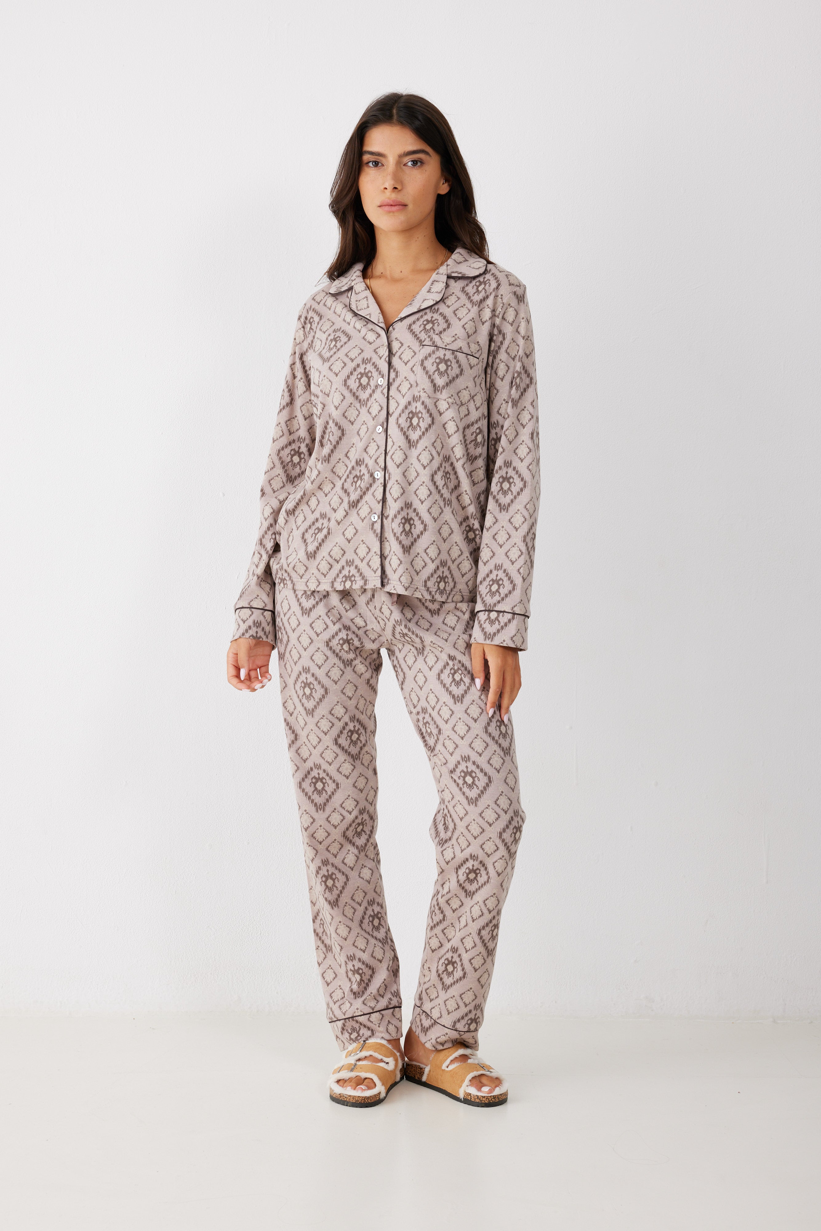 פיג'מה אינטרלוק מכופתרת