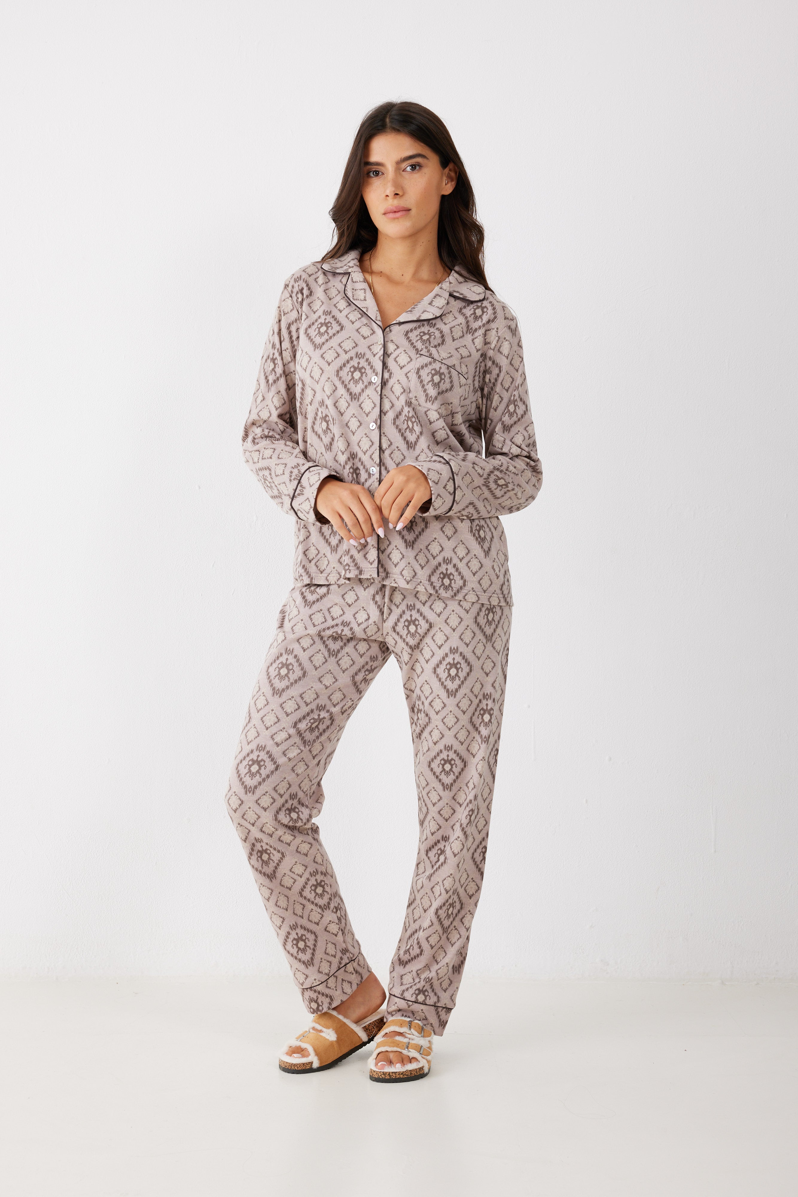 פיג'מה אינטרלוק מכופתרת