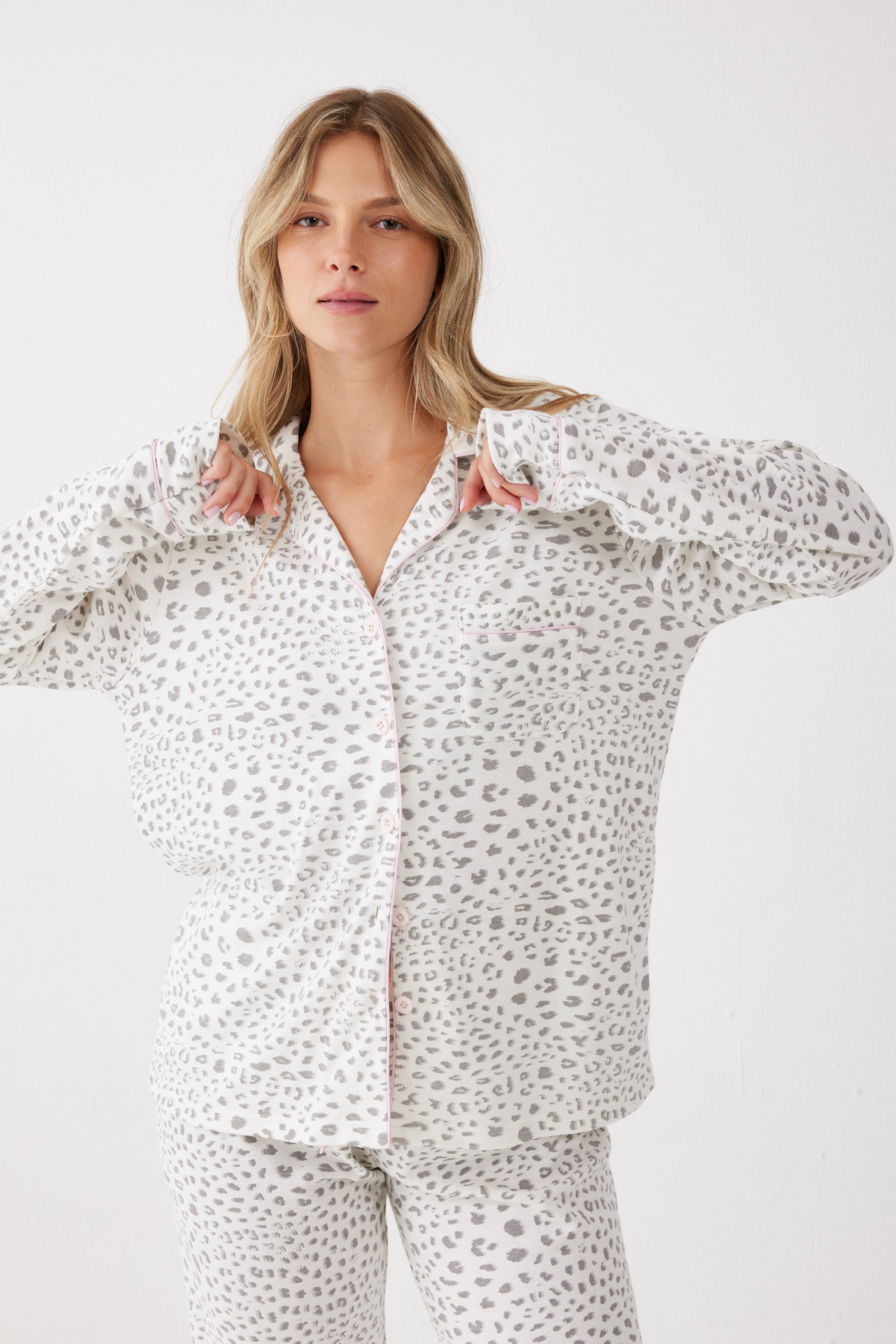 סט פיג'מה אינטרלוק מכופתרת