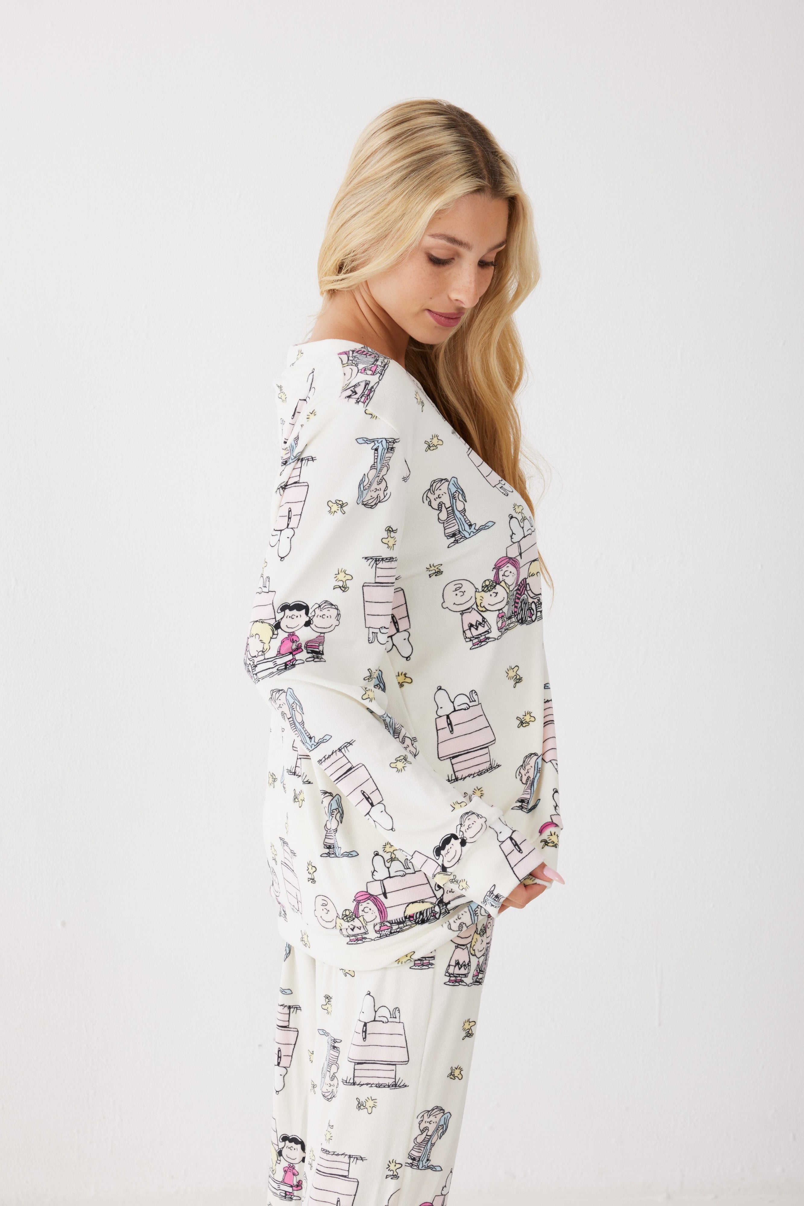 פיג'מה סנופי קטיפה