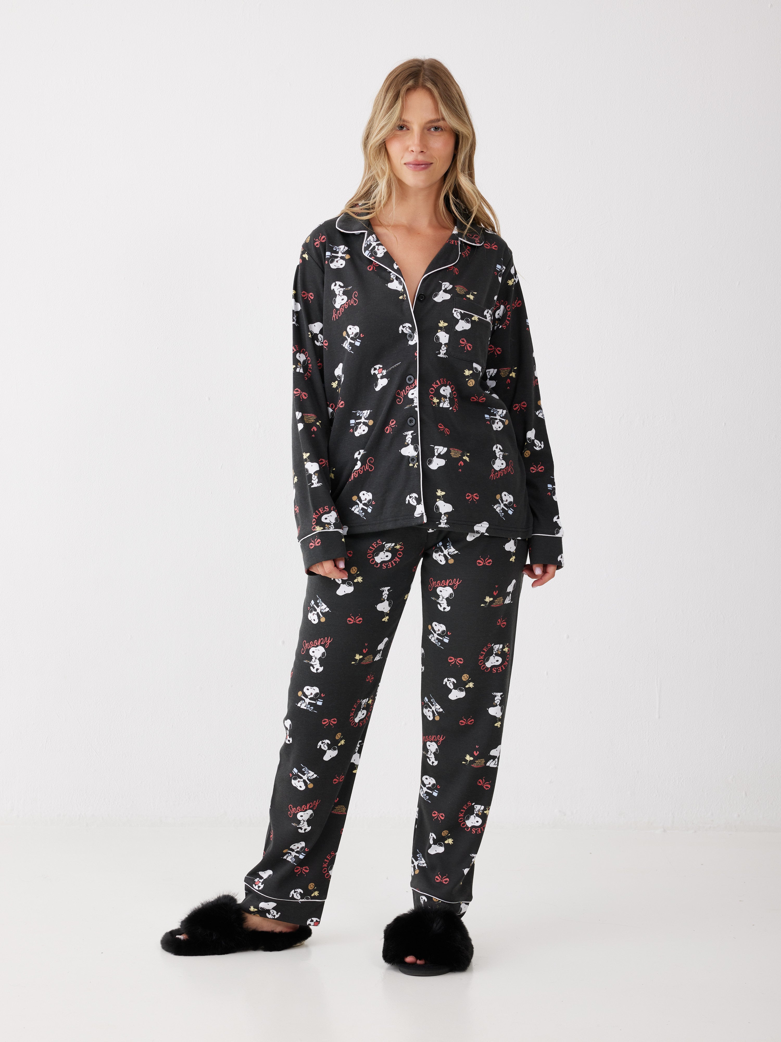 פיג'מה סנופי מכופתרת אינטרלוק