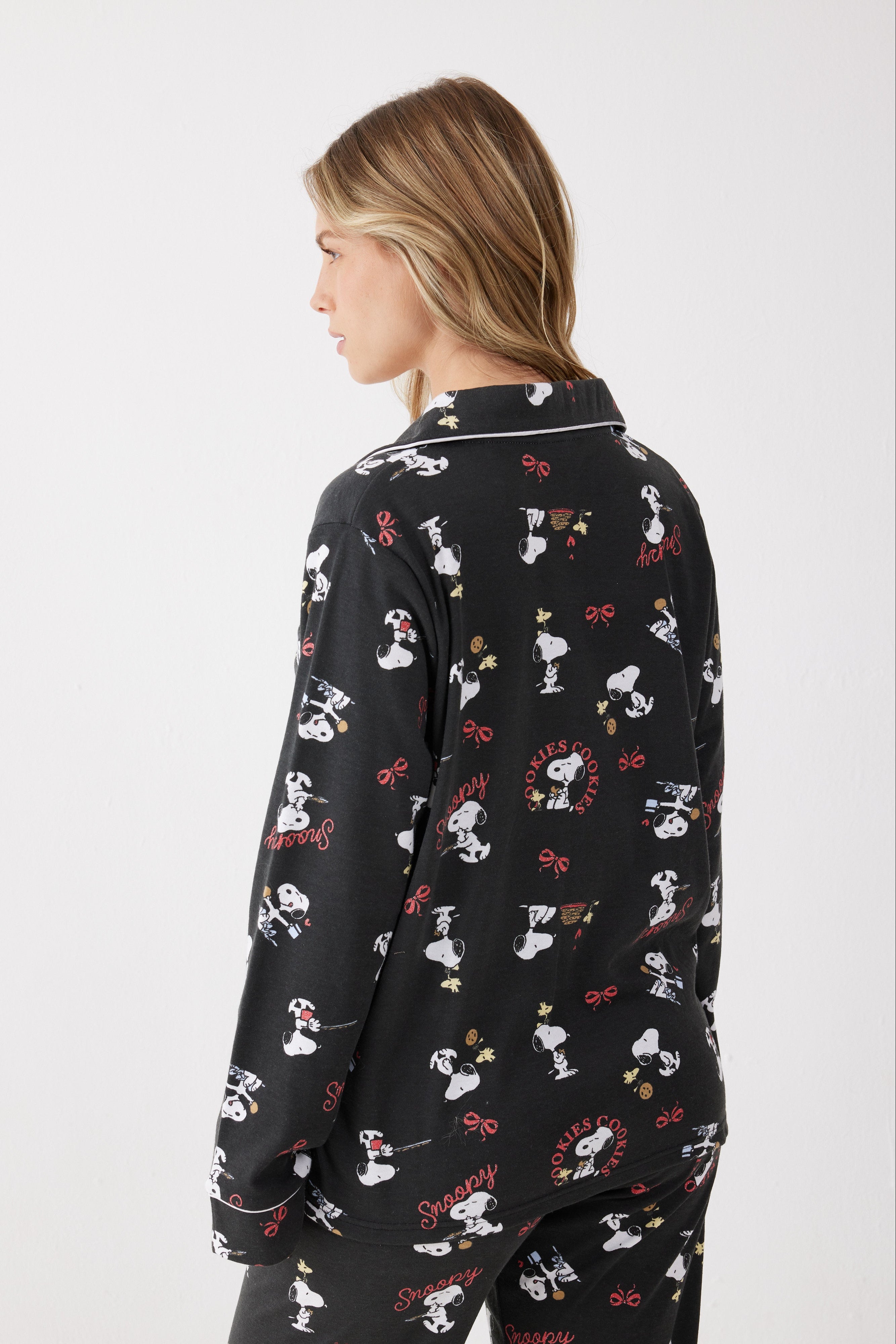 פיג'מה סנופי מכופתרת אינטרלוק