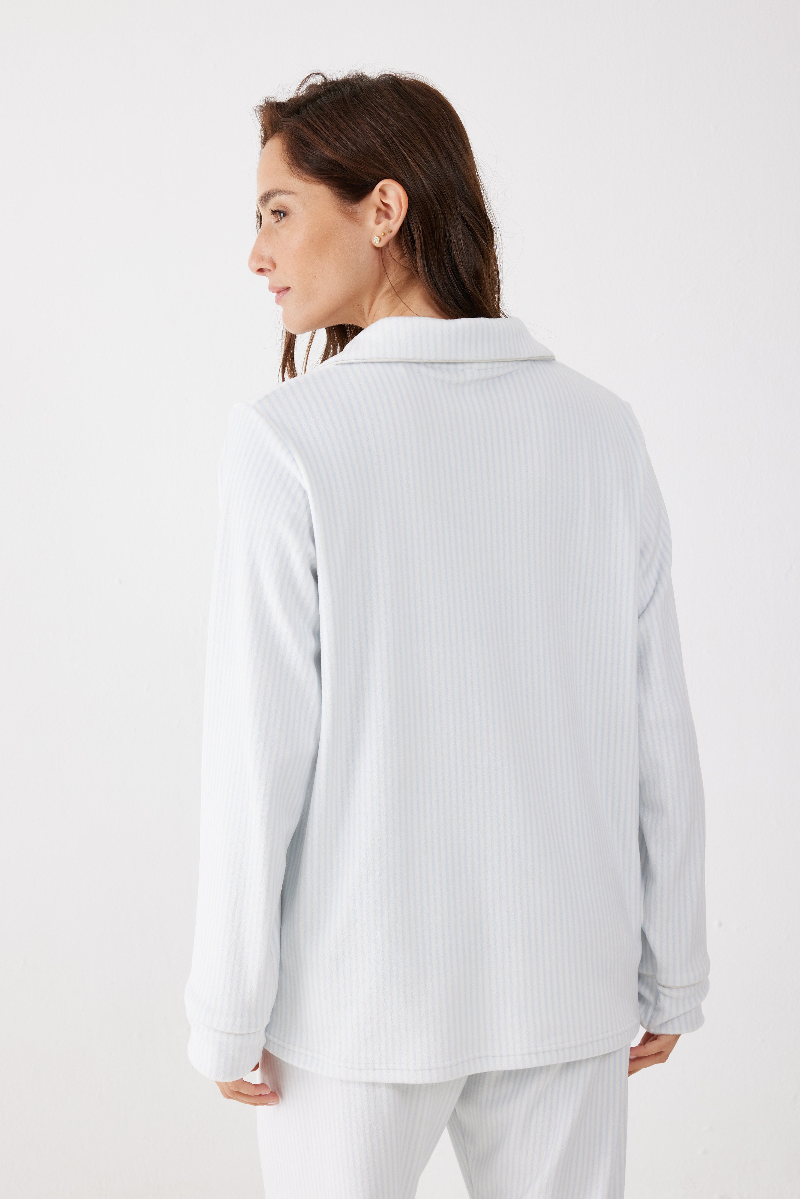 פיג'מה קטיפה מכופתרת פסים