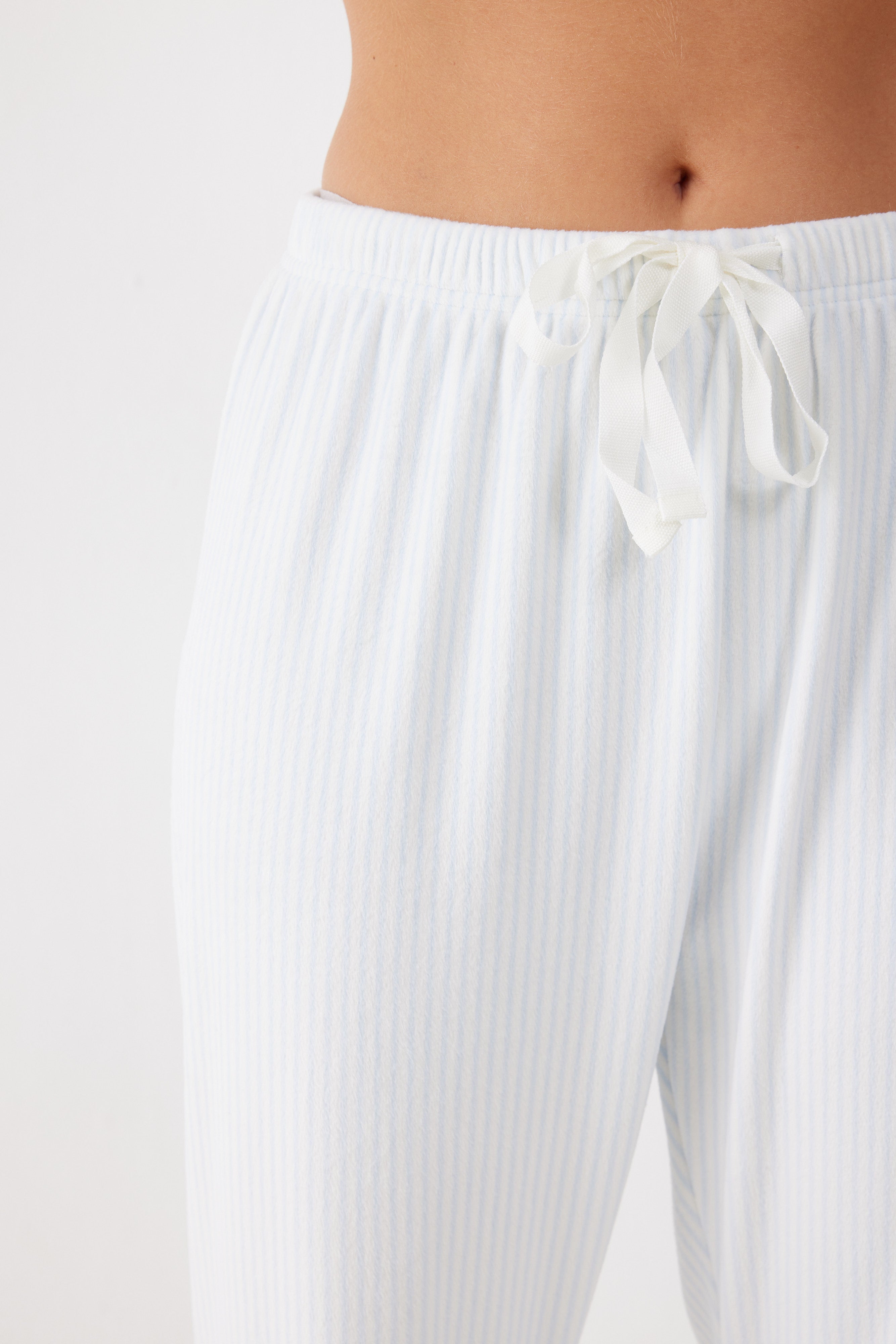 פיג'מה קטיפה מכופתרת פסים