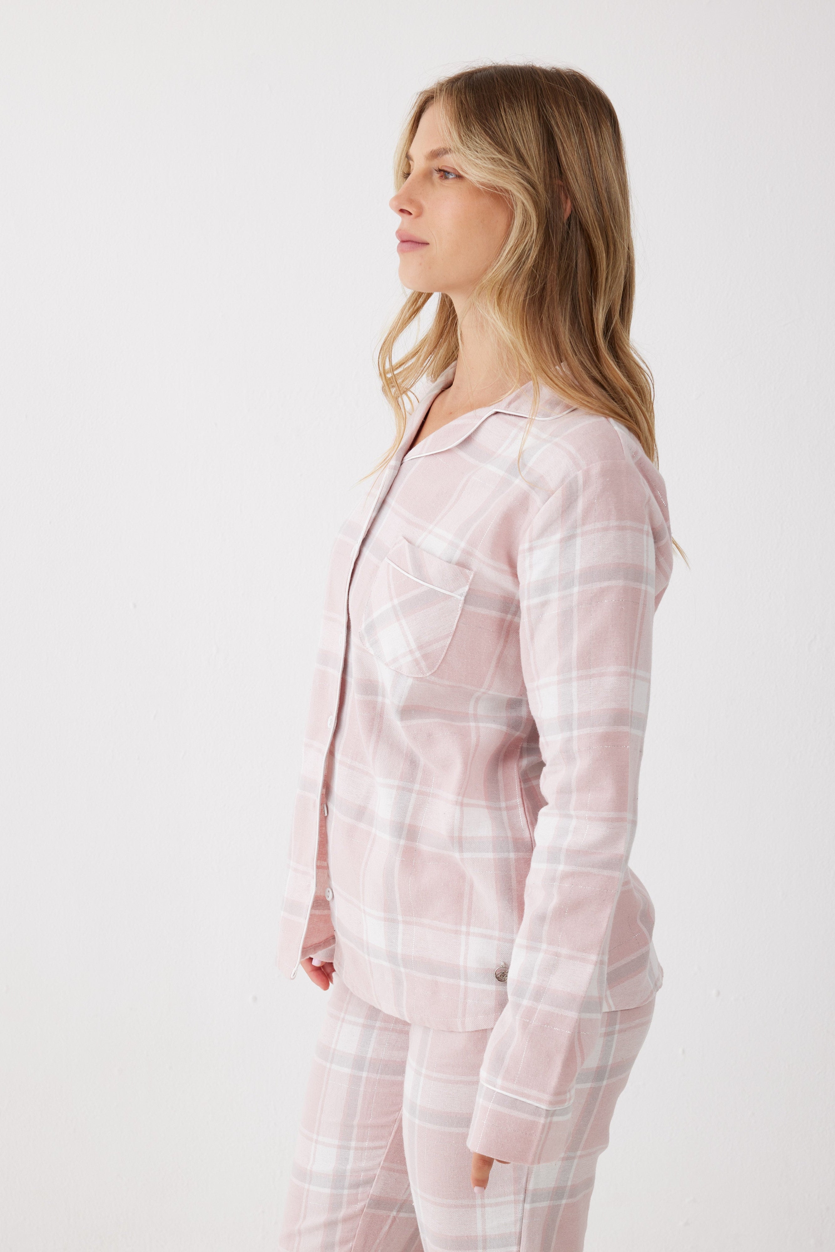 פיג'מת פלנל מכופתרת משבצות