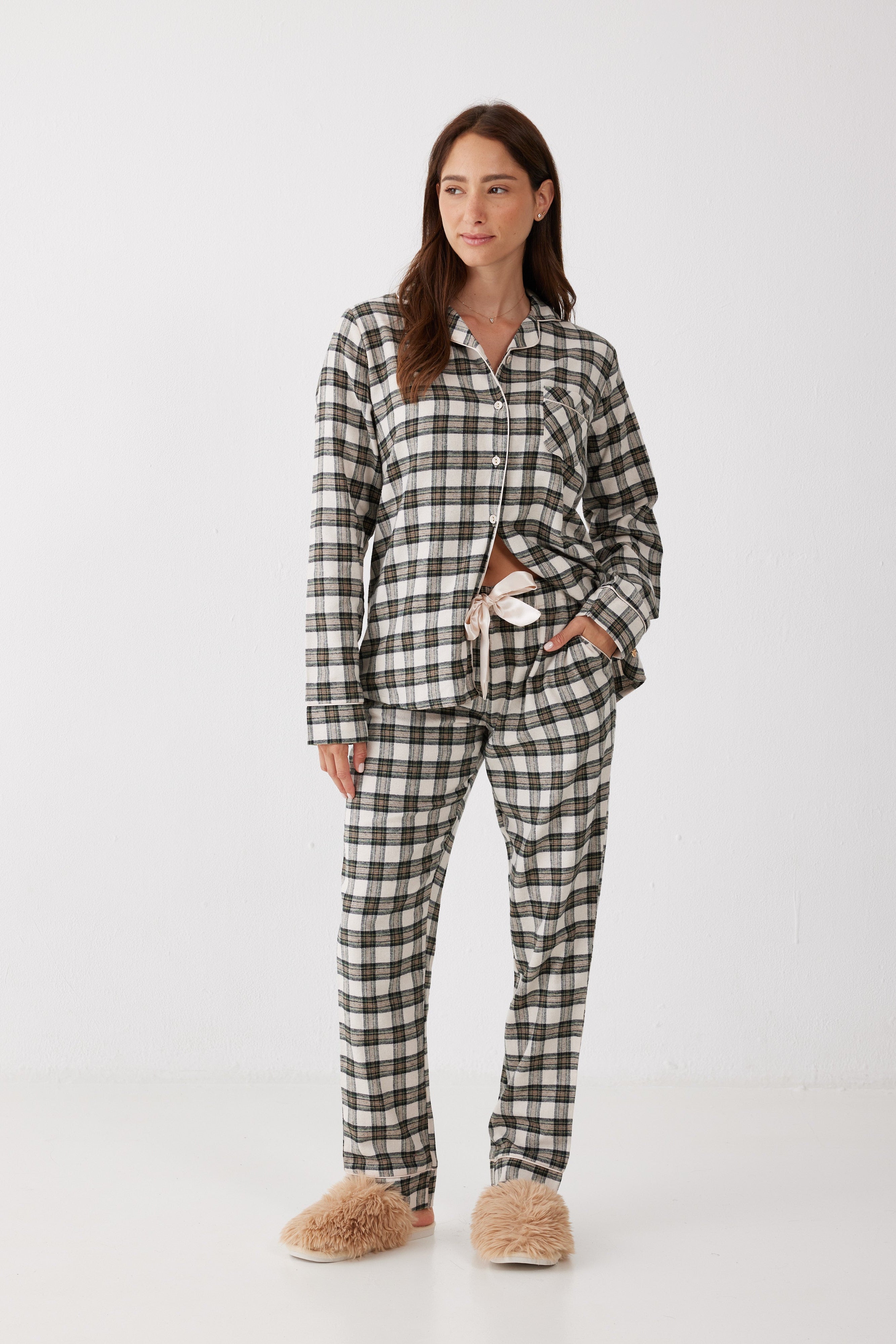 פיג'מת פלנל מכופתרת משבצות