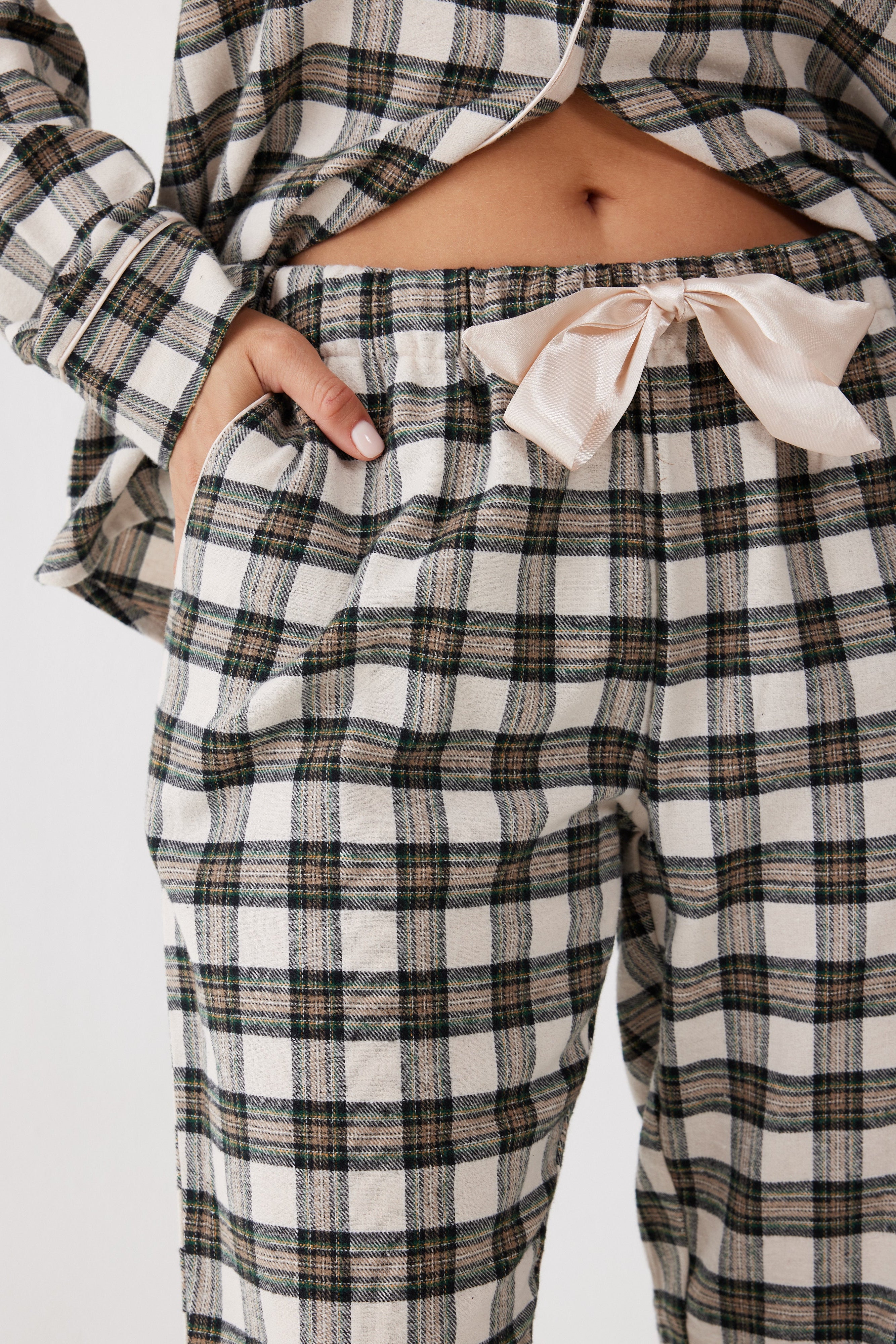 פיג'מת פלנל מכופתרת משבצות