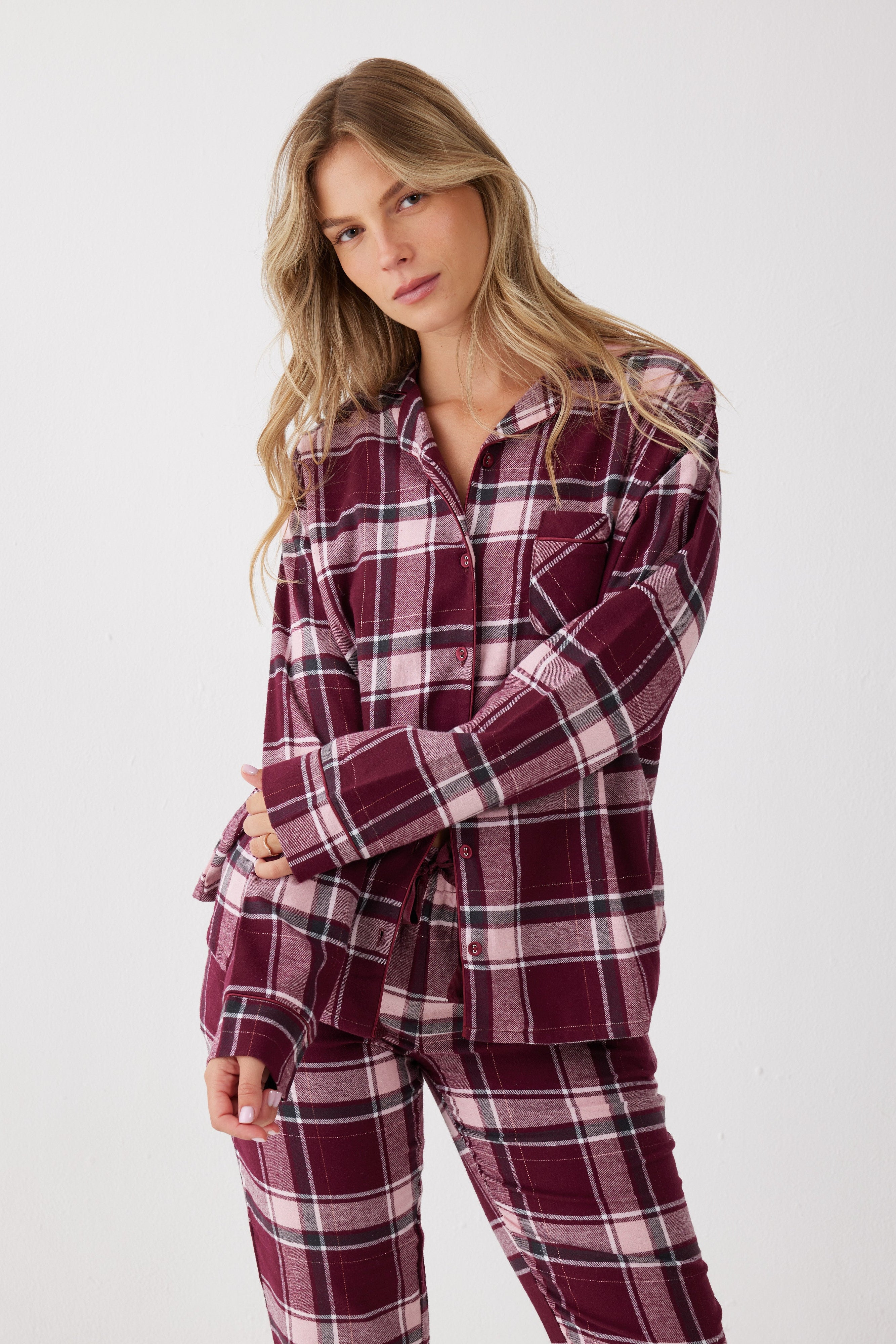 פיג'מת פלנל מכופתרת משבצות