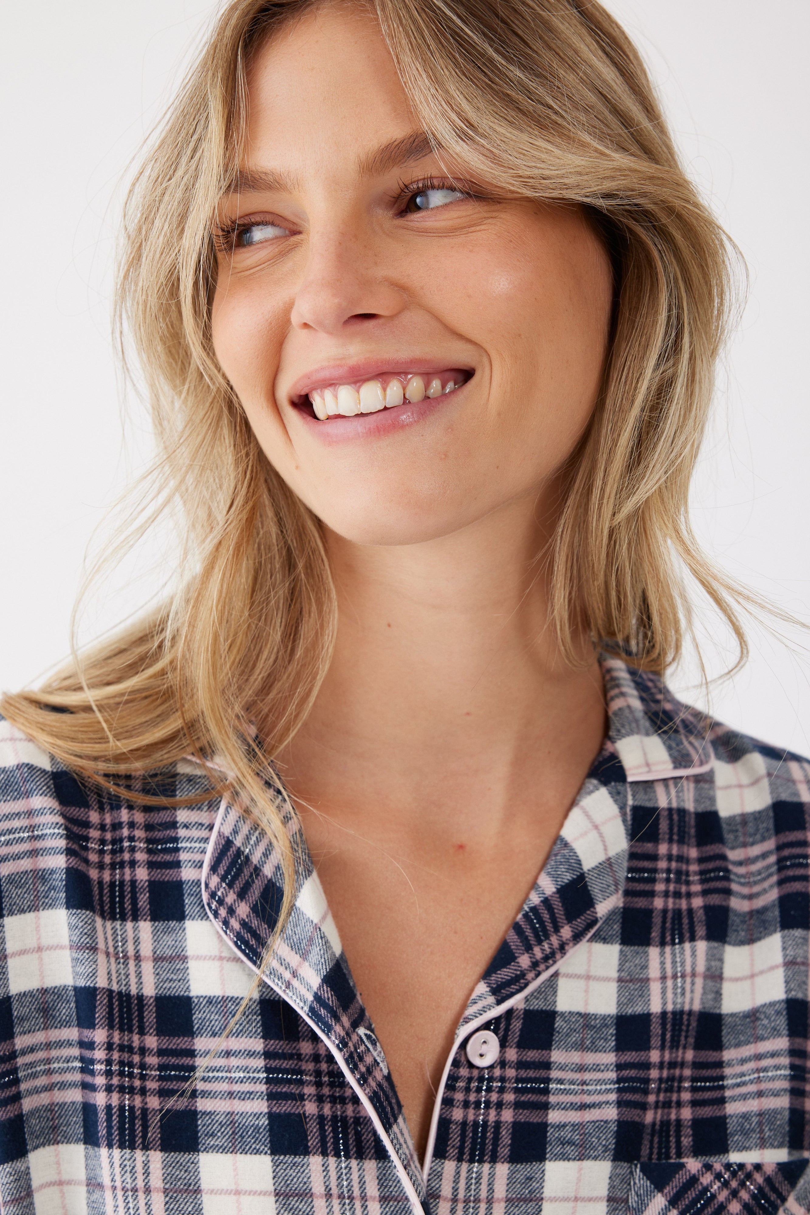 פיג'מת פלנל מכופתרת משבצות