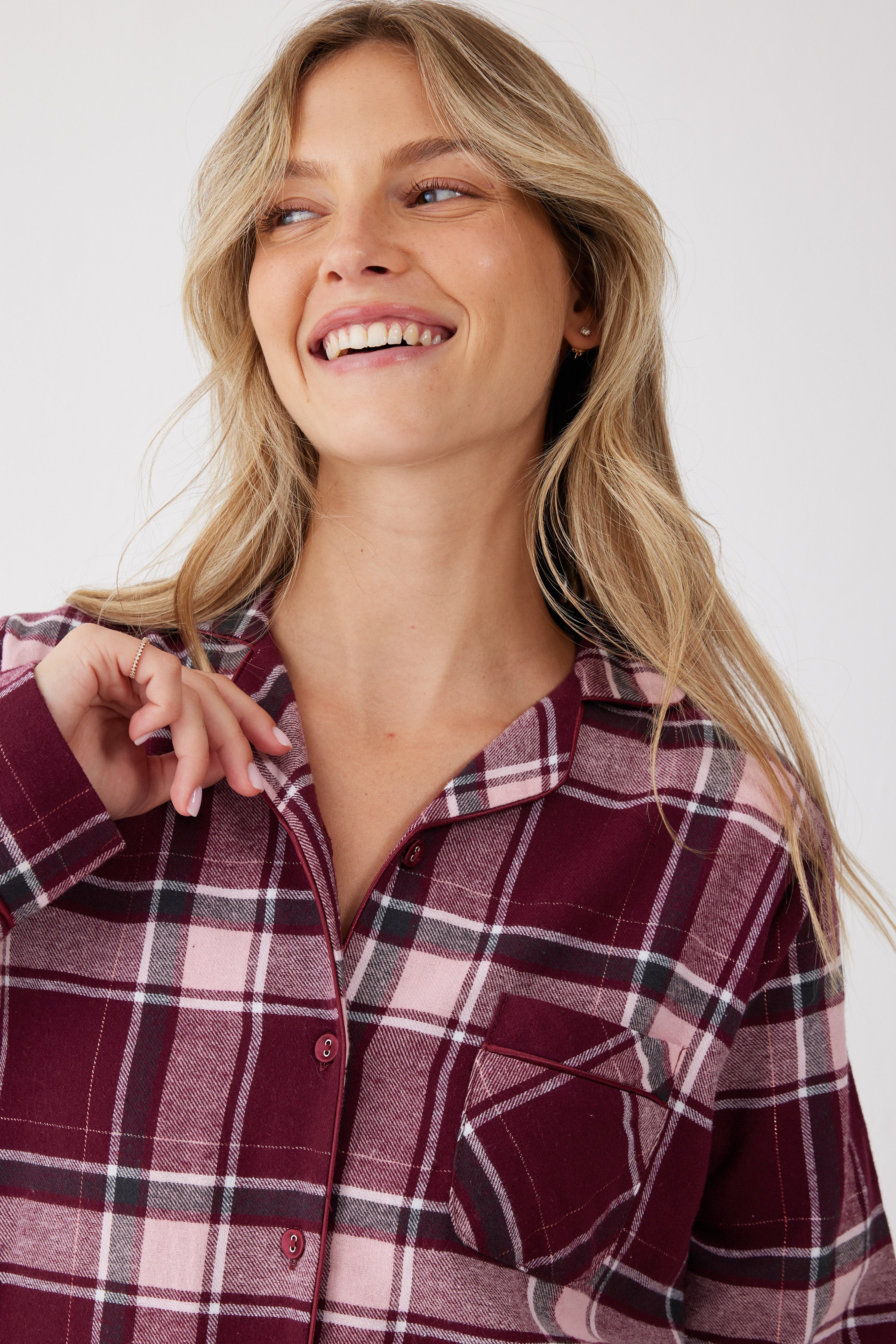 פיג'מת פלנל מכופתרת משבצות