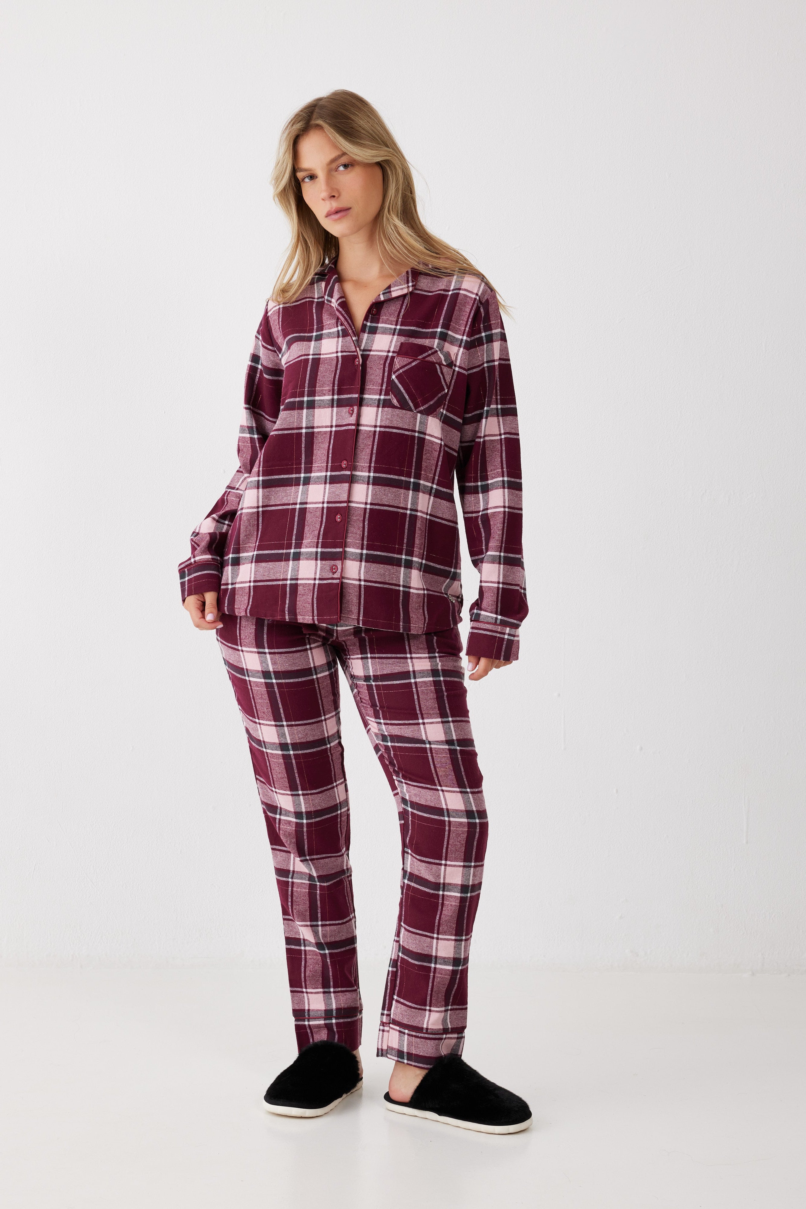 פיג'מת פלנל מכופתרת משבצות